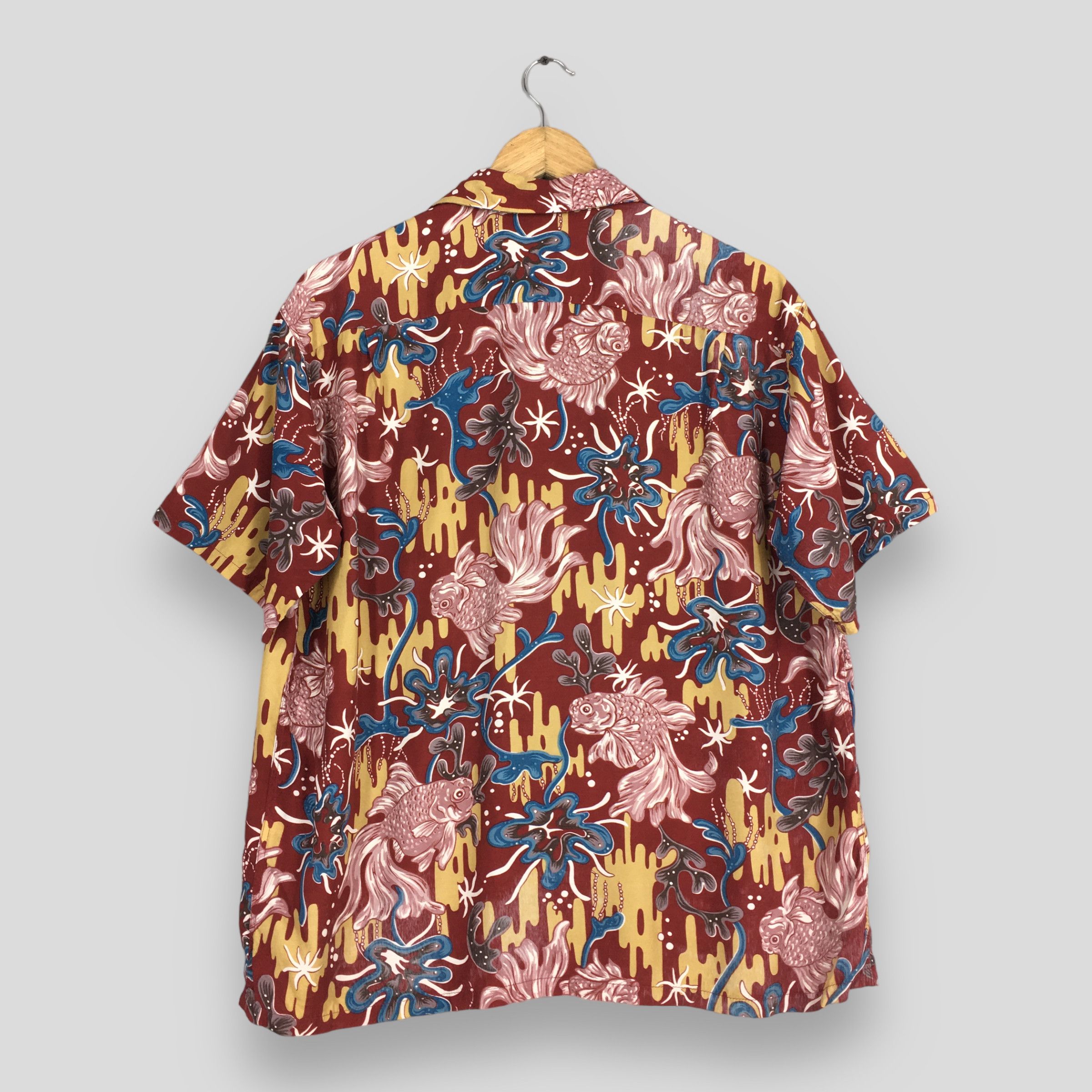 Edwin Vintage Edwin Hawaiian Gold Fish Japanese Rayon Shirt Large Size US L / EU 52-54 / 3 - 8 Thumbnail