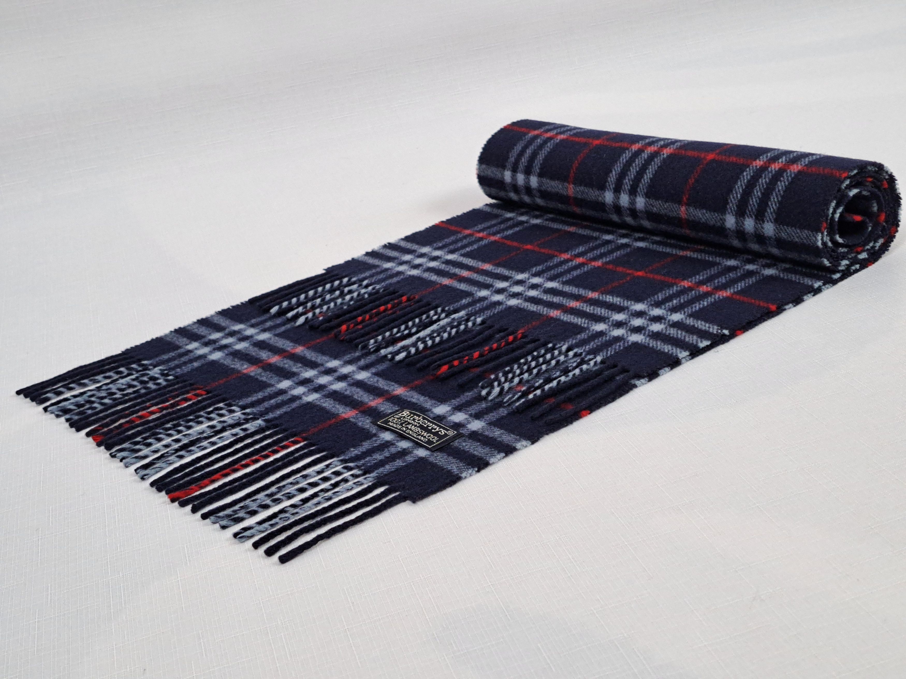 Burberry × Vintage Vintage BURBERRY lambswool scarf. Made in England. Size ONE SIZE - 3 Thumbnail