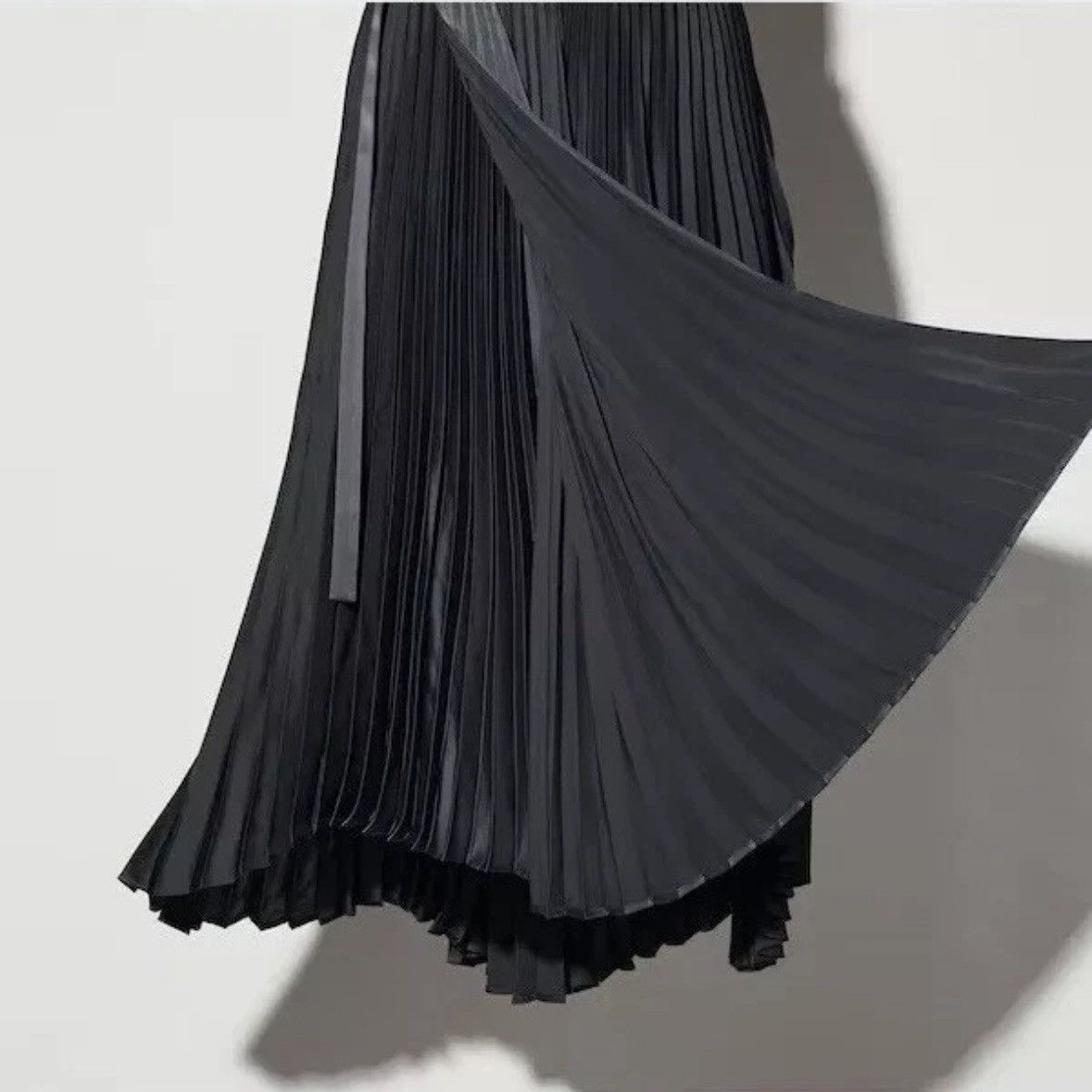 Jil Sander × Uniqlo Uniqlo +J Pleated Wrap Long Skirt NWOT Size 25" / US 0 / IT 36 - 5 Thumbnail