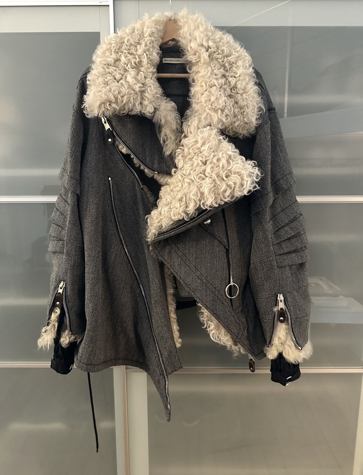 Balenciaga Balenciaga turned *the* A/W 2004 aviator shearling jacket Size L / US 10 / IT 46 - 2 Thumbnail