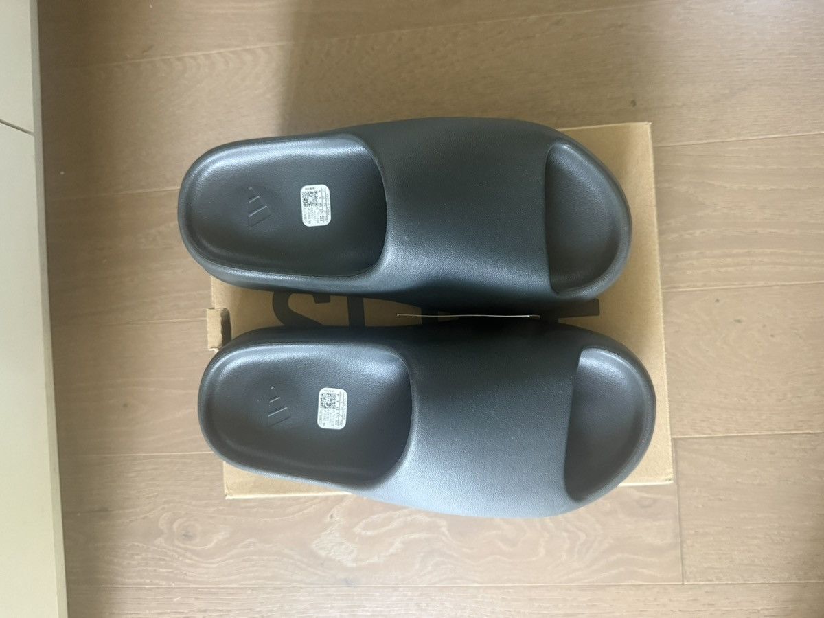 Yeezy Adidas Yeezy Slide Dark Onyx Size 9 Men’s NEW Size US 9 / EU 42 - 5 Thumbnail