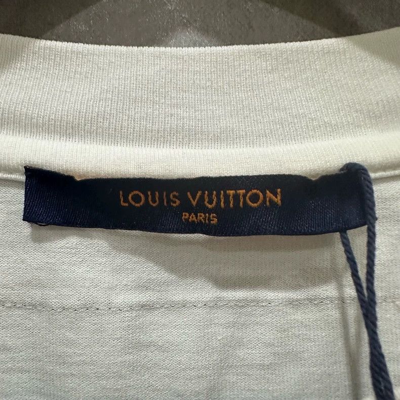 Louis Vuitton Louis Vuitton White embossed logo short sleeve Size US S / EU 44-46 / 1 - 4 Thumbnail