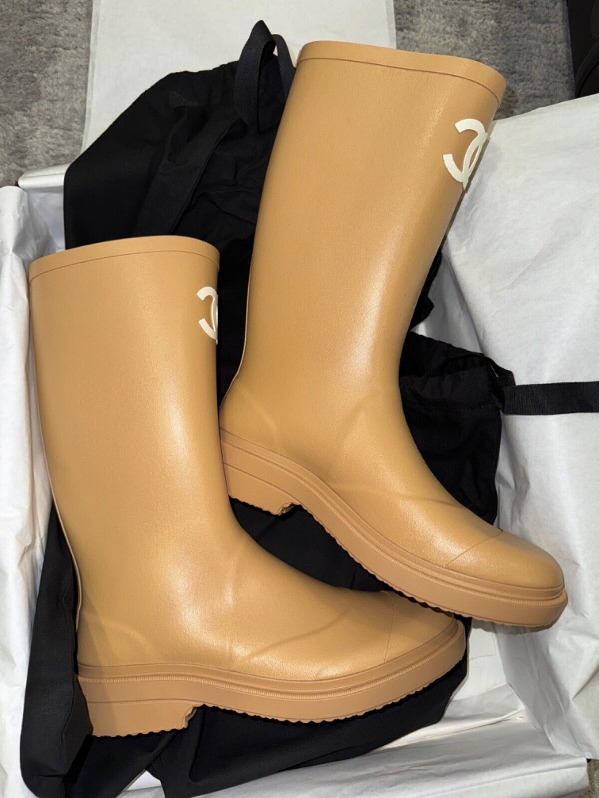 靴 chanel galoshes 38size Chanel Black Caoutchouc CC Logo Rubber RainBoots 38 | eBay