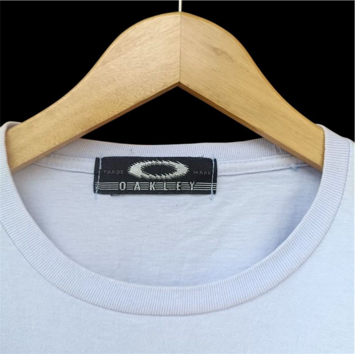Vintage Vintage Oakley Tshirt Size US L / EU 52-54 / 3 - 4 Thumbnail