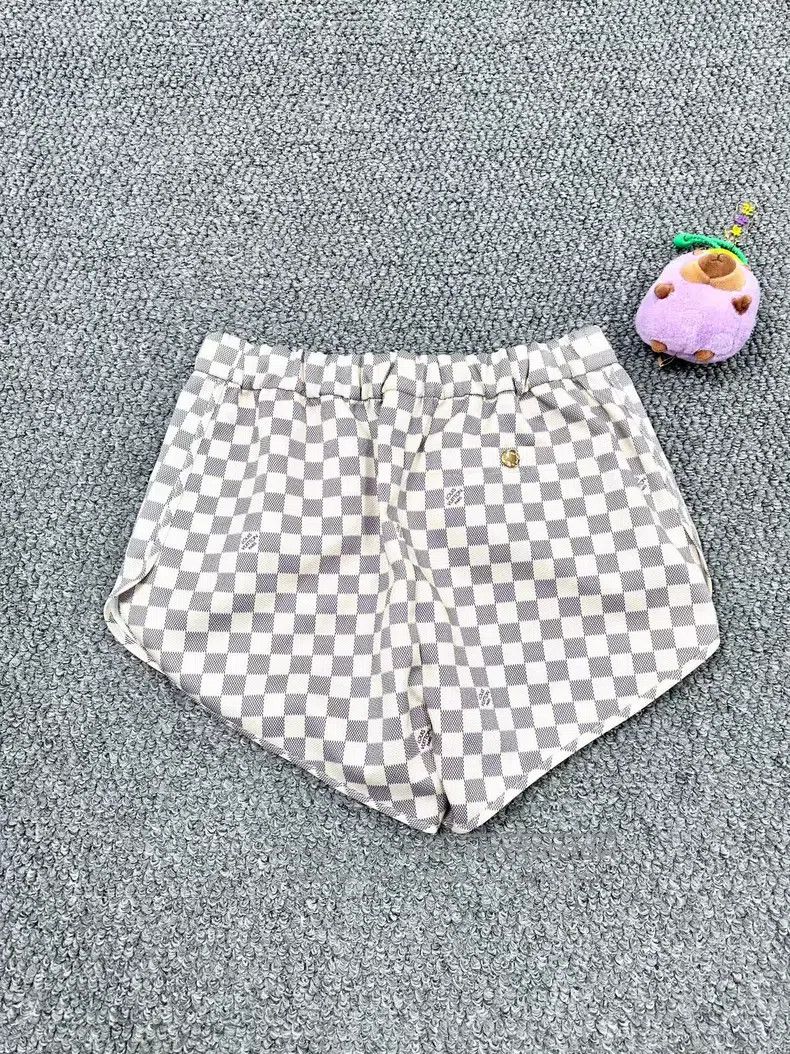 Louis Vuitton Louis Vuitton Off-white checkerboard printed nylon shorts Size US 36 / EU 52 - 2 Thumbnail