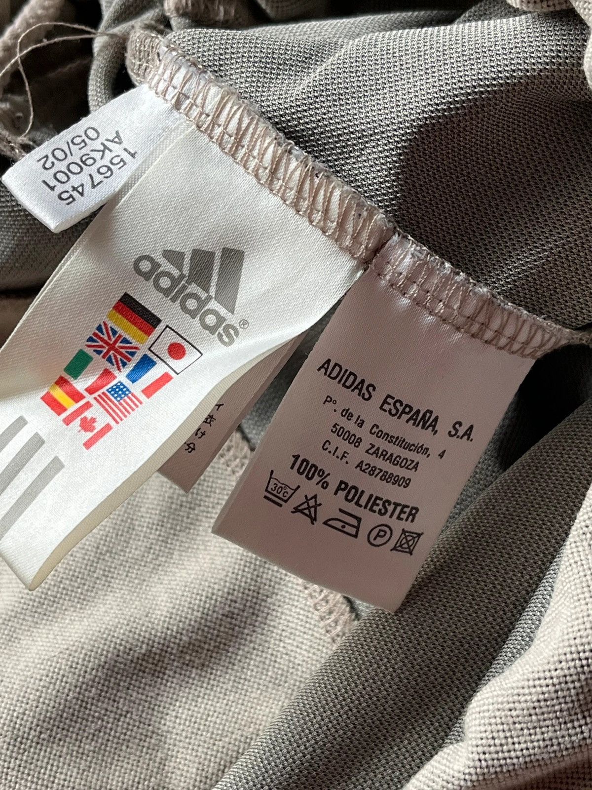 Adidas Adidas 2002 Y2K Beige Windbreaker Velour Track Jacket Rare Size US S / EU 44-46 / 1 - 12 Thumbnail