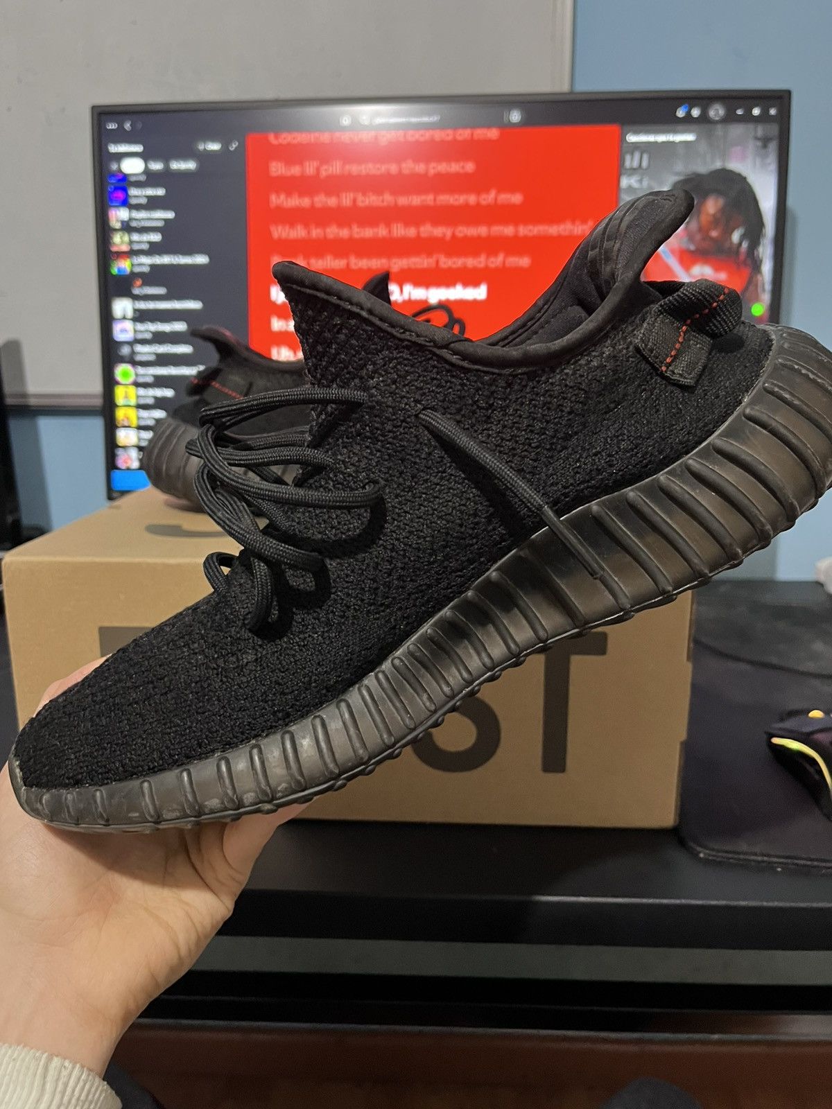 Adidas Adidas Yeezy 350 v2 Bred Size US 9.5 / EU 42-43 - 4 Thumbnail