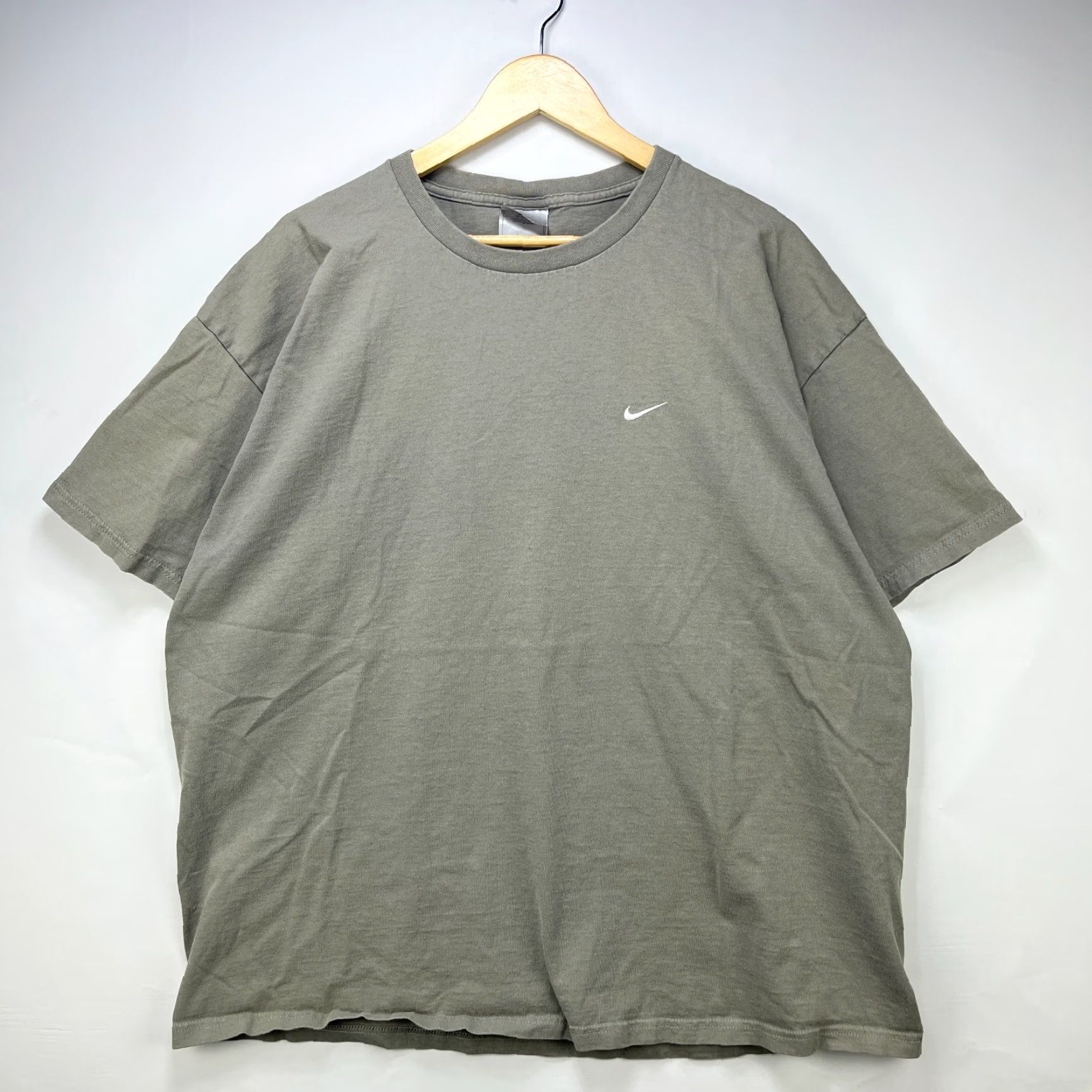 Nike VINTAGE Nike T-Shirt Beige XL Swoosh Embroidered Baggy MIN Size US XL / EU 56 / 4 - 2 Thumbnail