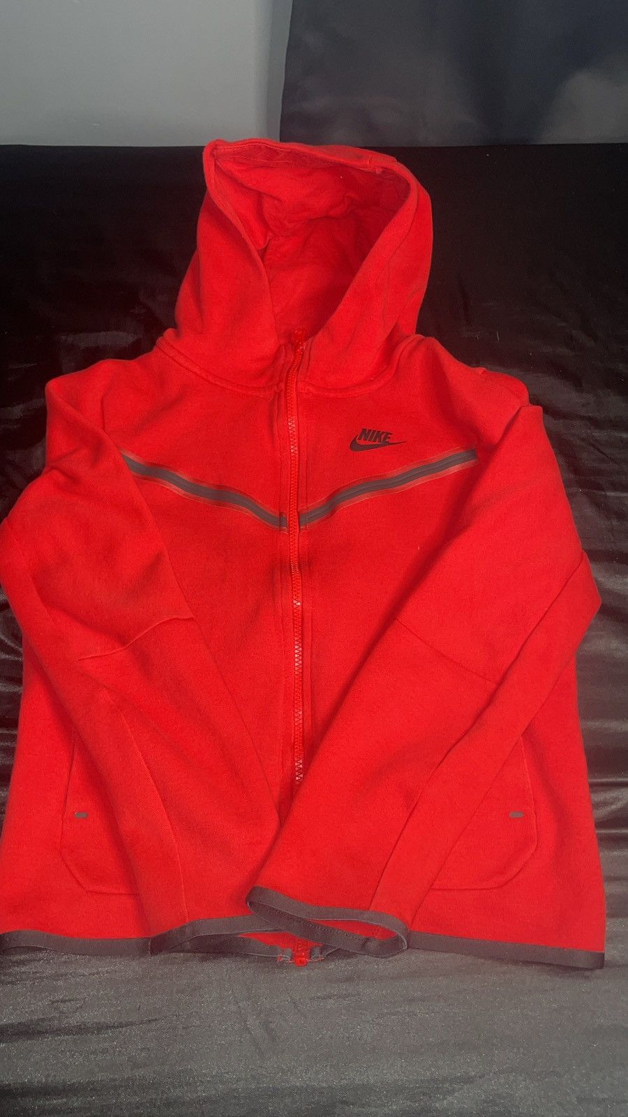 Nike Red Nike Tech Size L Youth Size US L / EU 52-54 / 3 - 1 Thumbnail