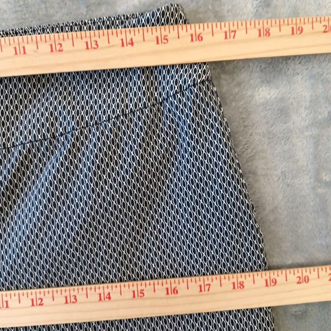 Vintage Chico's Pants Womens Size 1 Black Ankle Geometric Slimming Pull On Straight 24.5in Inseam Lounge Wear Size 25" / US 0 / IT 36 - 3 Thumbnail