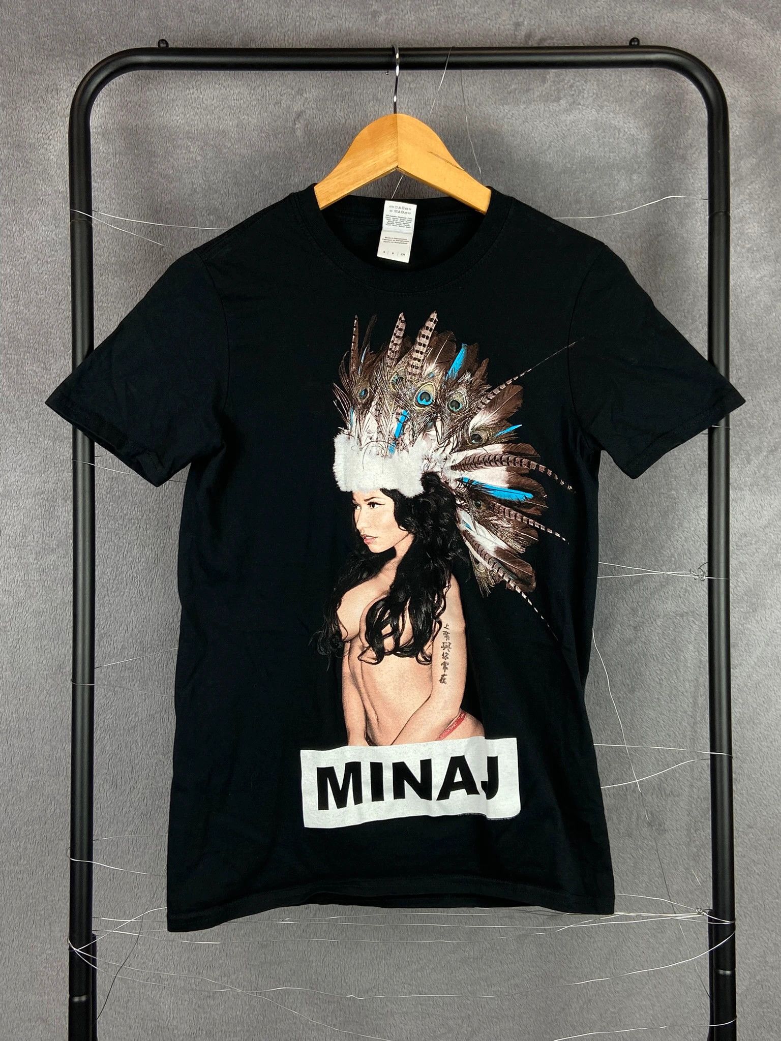 Gildan Nicki Minaj tour tee vintage 2010s rap hip hop pop merch S Size US S / EU 44-46 / 1 - 1 Thumbnail