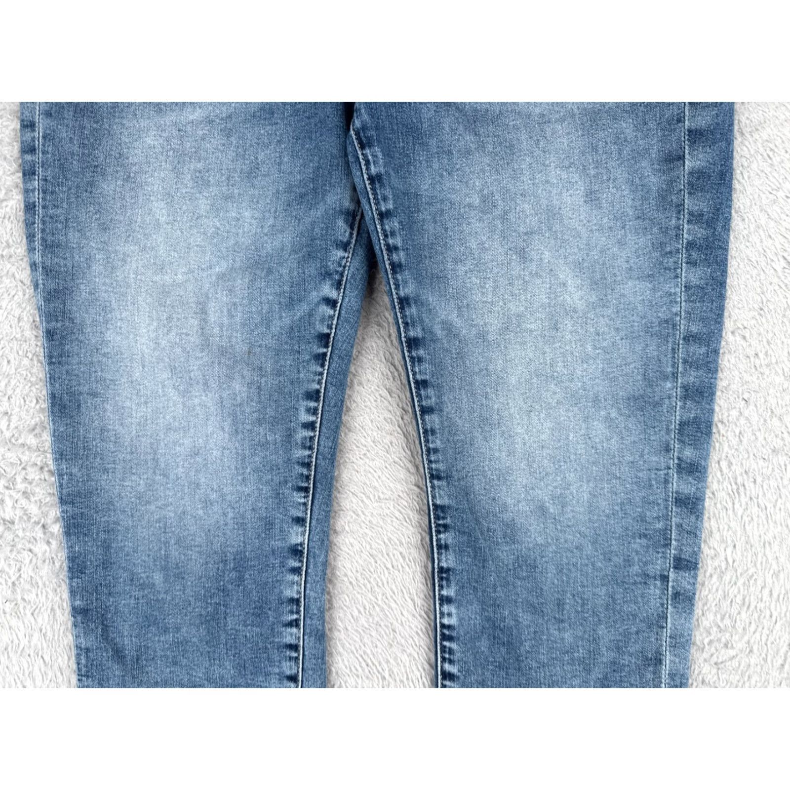 Vintage St. John's Bay Women's Capri Jeans Size 10 Blue Denim Mid Rise 30x20 Comfort Stretch Distressed Size 32" / US 10 / IT 46 - 3 Thumbnail