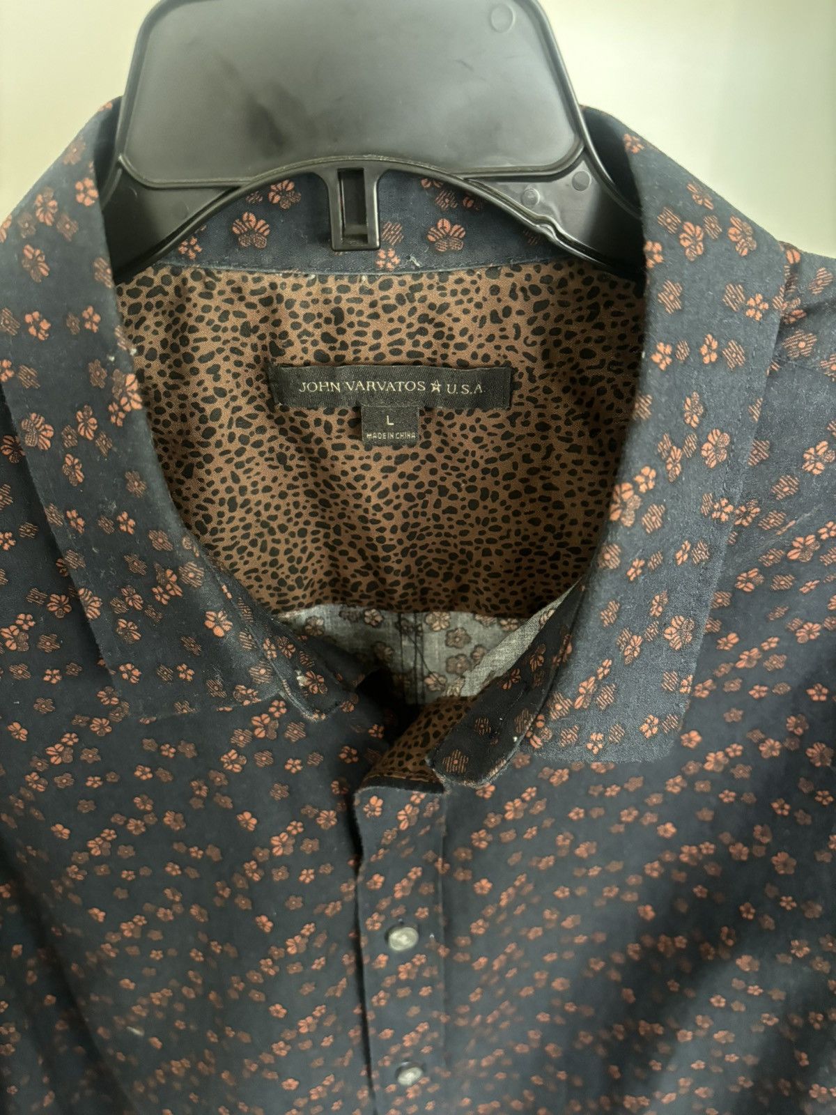 John Varvatos Jon Varvatos navy print button down $278 retail Size US L / EU 52-54 / 3 - 2 Thumbnail