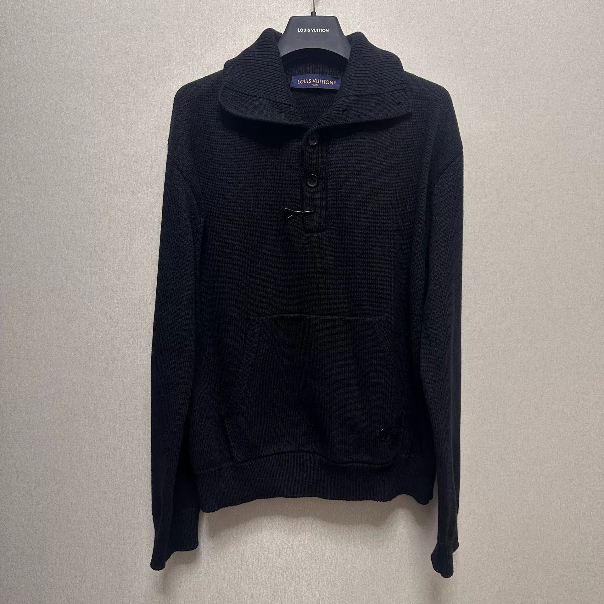 Louis Vuitton Louis Vuitton Black Sweater M Women Size M / US 6-8 / IT 42-44 - 1 Thumbnail