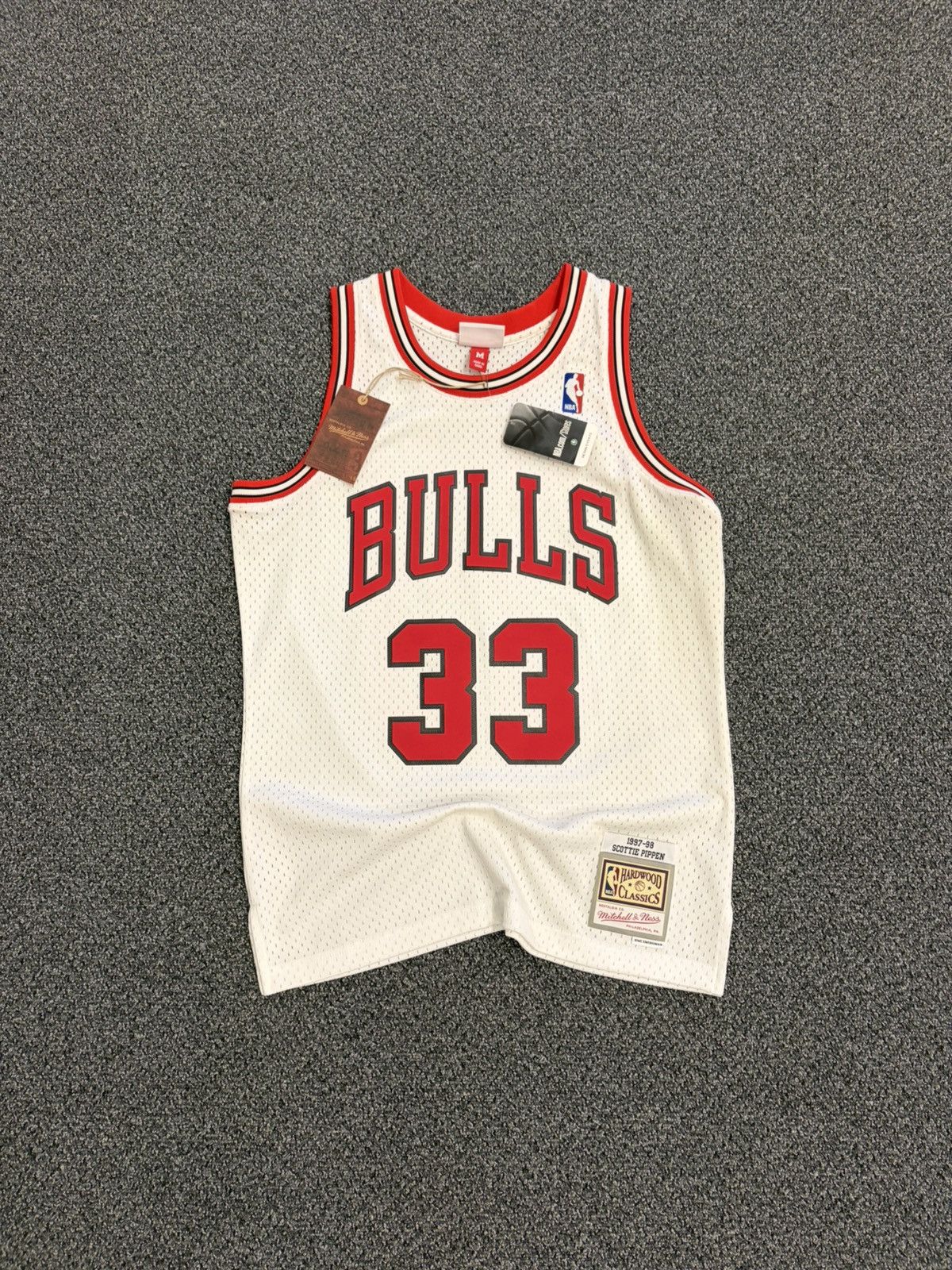 Mitchell & Ness Mitchell & Ness x Hardwood Classics Bulls S. Pippen Jersey Size US M / EU 48-50 / 2 - 2 Thumbnail