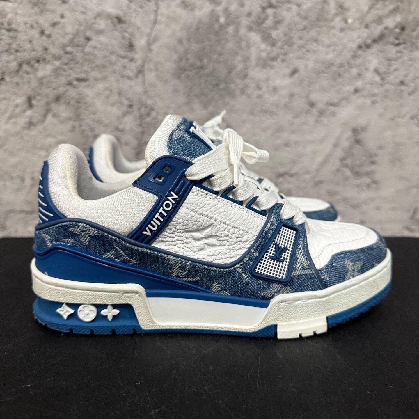 Louis Vuitton Louis Vuitton Monogram Trainer White Blue Size US 4.5 / IT 34.5 - 1 Thumbnail