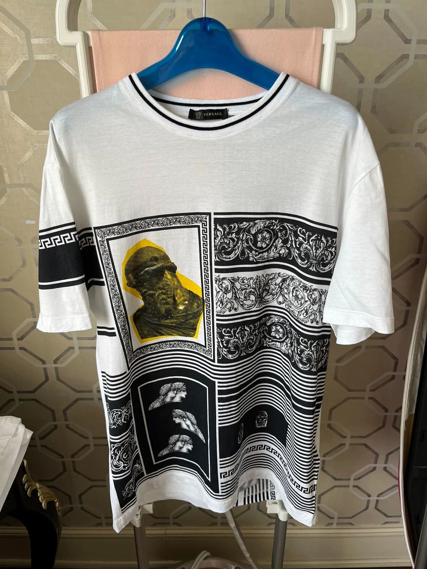 Versace Versace Baroque Print Classic T-Shirt Size US S / EU 44-46 / 1 - 1 Thumbnail
