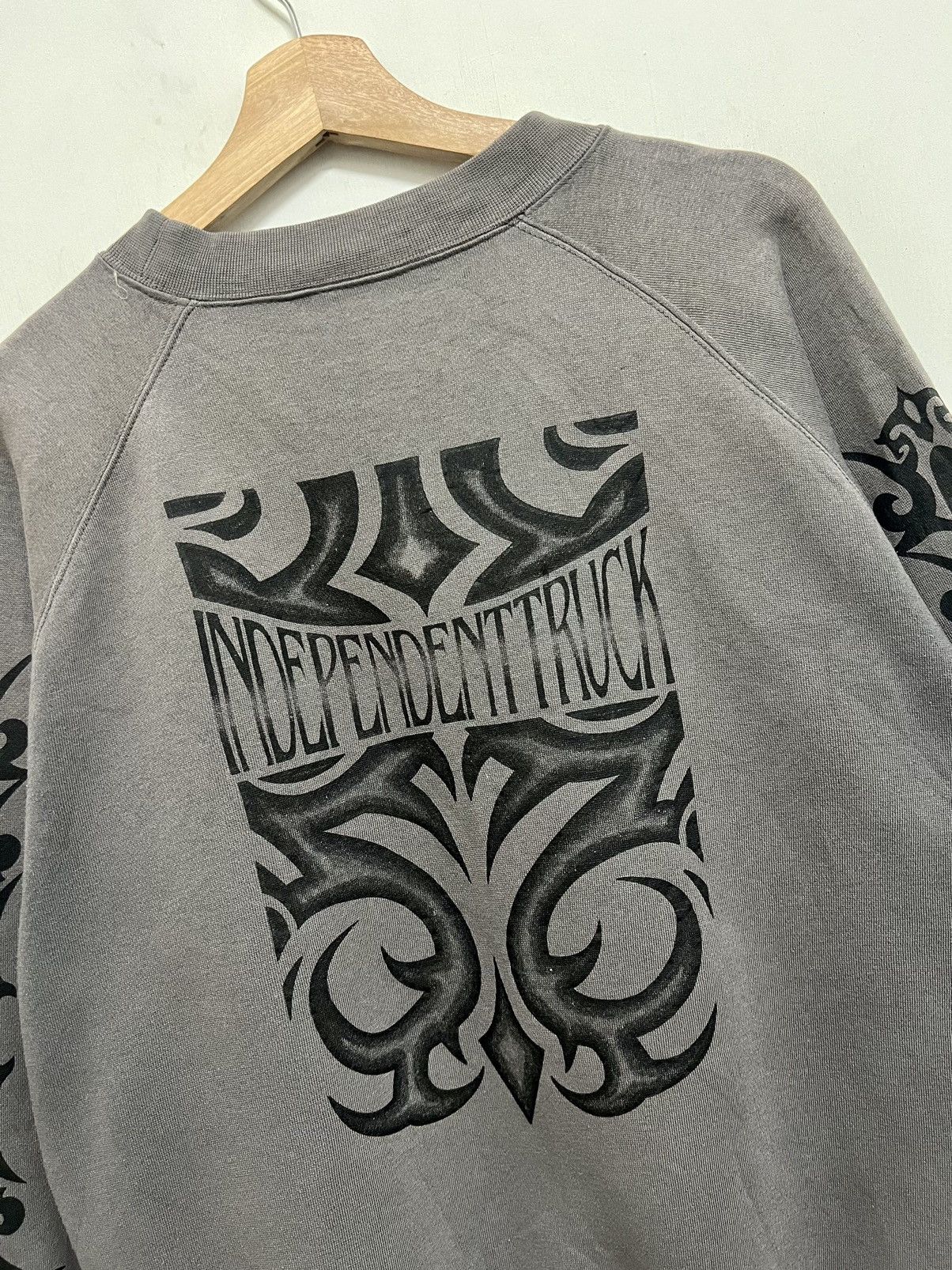 Independent Truck Co. × Santa Cruz Skateboards × Vintage Vintage Y2K Independent Truck Company Sweatshirt Crewneck Size US M / EU 48-50 / 2 - 9 Thumbnail