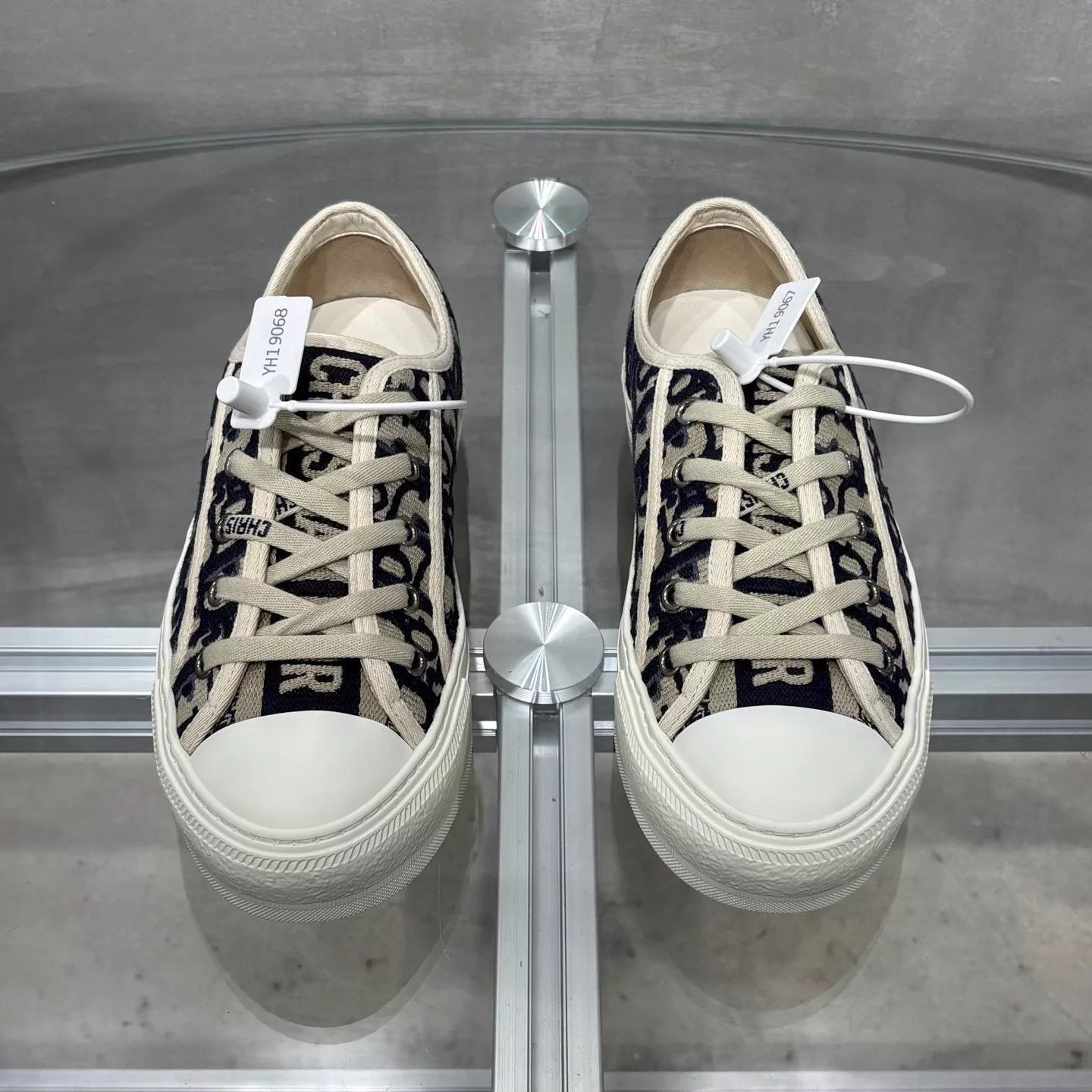 Dior DIOR Oblique All-Over Print Sneaker Women's 36 Size US 5.5 / IT 35.5 - 1 Thumbnail