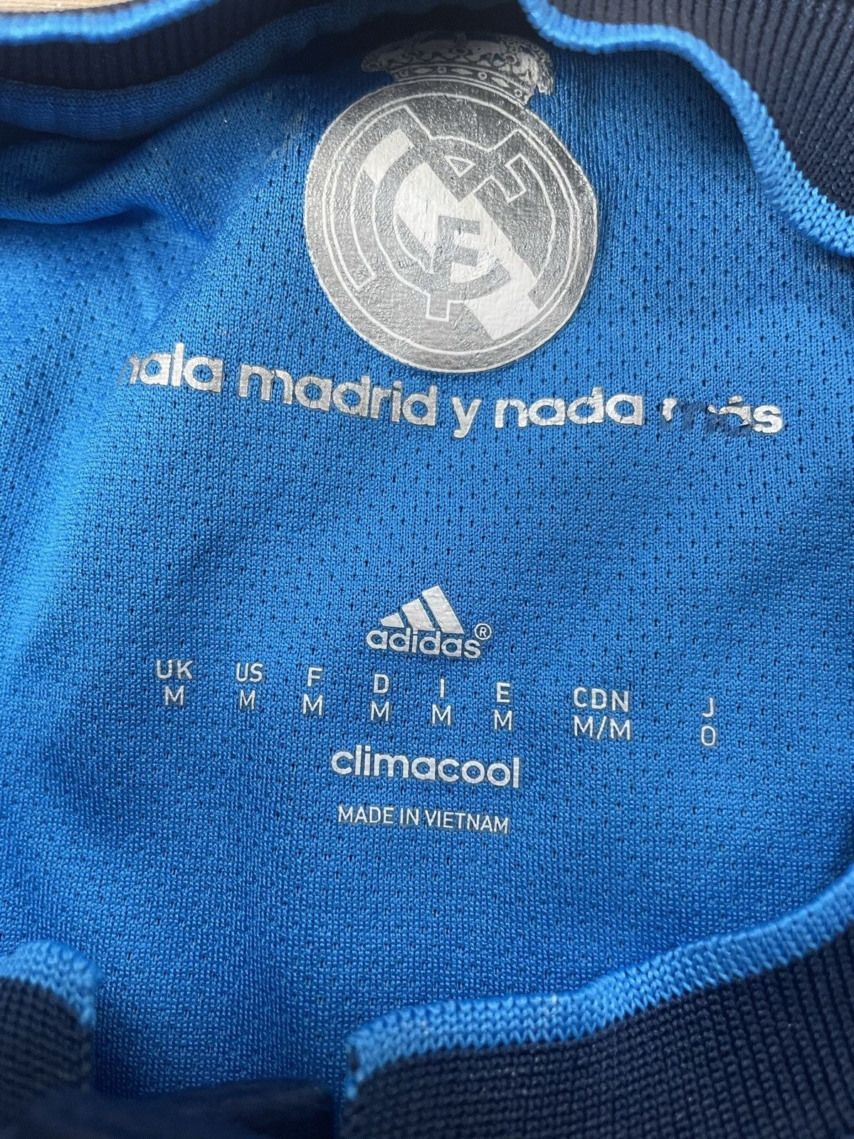 Adidas REAL MADRID 2016 2017 THIRD FOOTBALL SHIRT SOCCER JERSEY Size US M / EU 48-50 / 2 - 11 Thumbnail