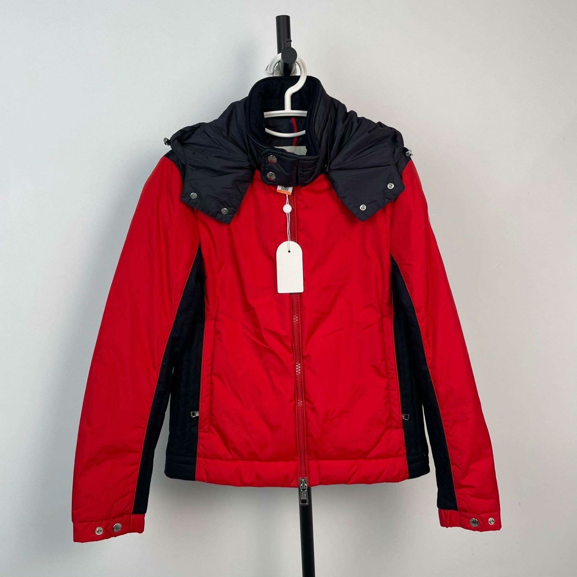 Moncler Moncler Down Red Down Jacket XS Women Size XS / US 0-2 / IT 36-38 - 1 Thumbnail