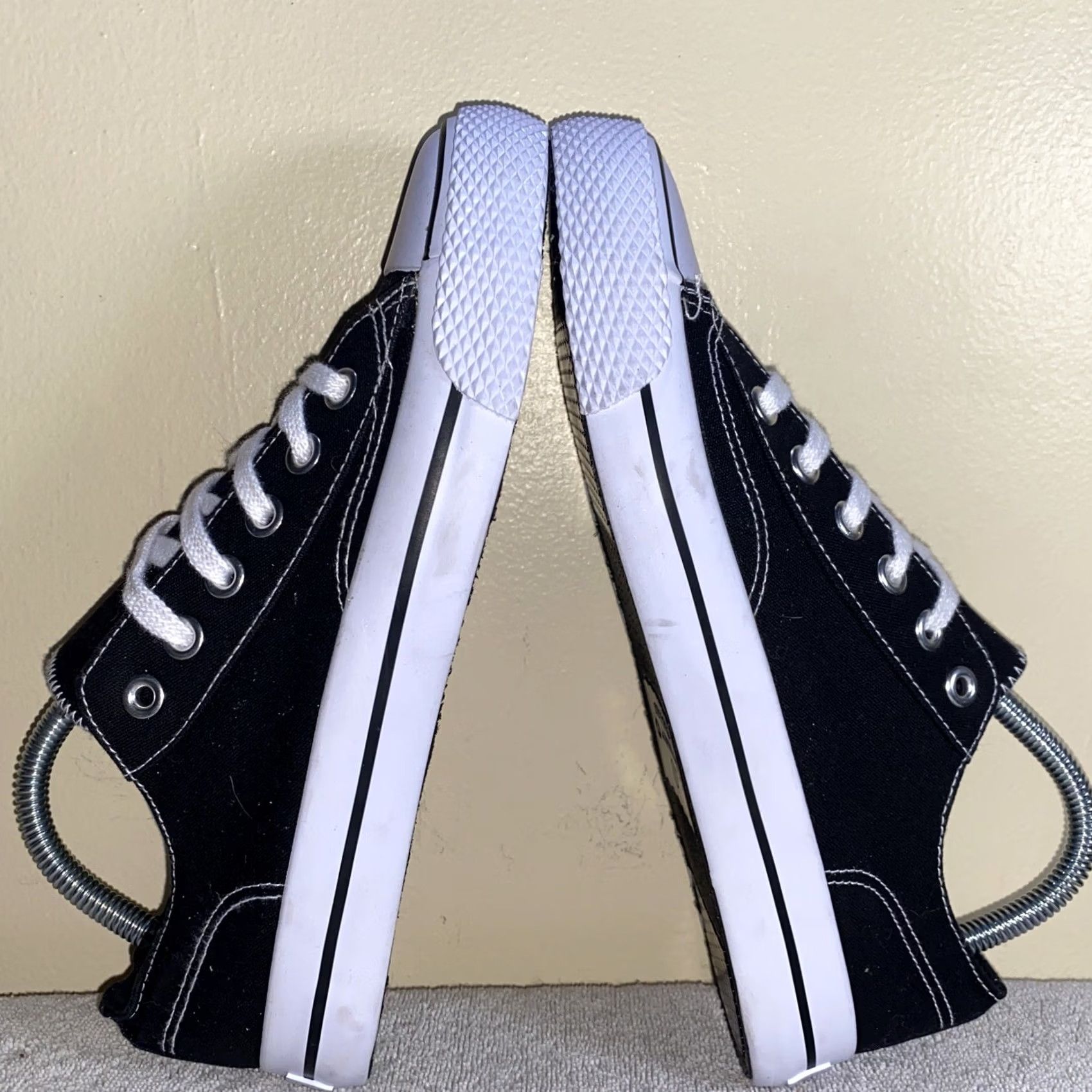 Airwalk Airwalk Mens Black Canvas Sneaker Size 7 Size US 7 / EU 40 - 7 Thumbnail