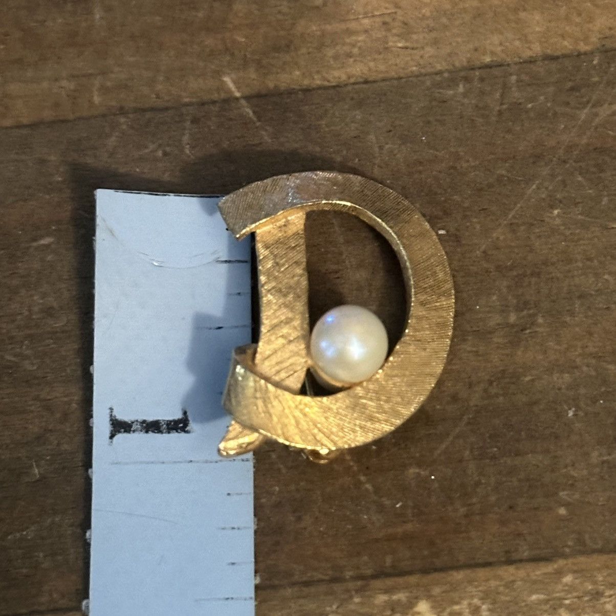 Other × Vintage Vintage Richelieu gold tone letter D pearl accent brooch Size ONE SIZE - 2 Thumbnail