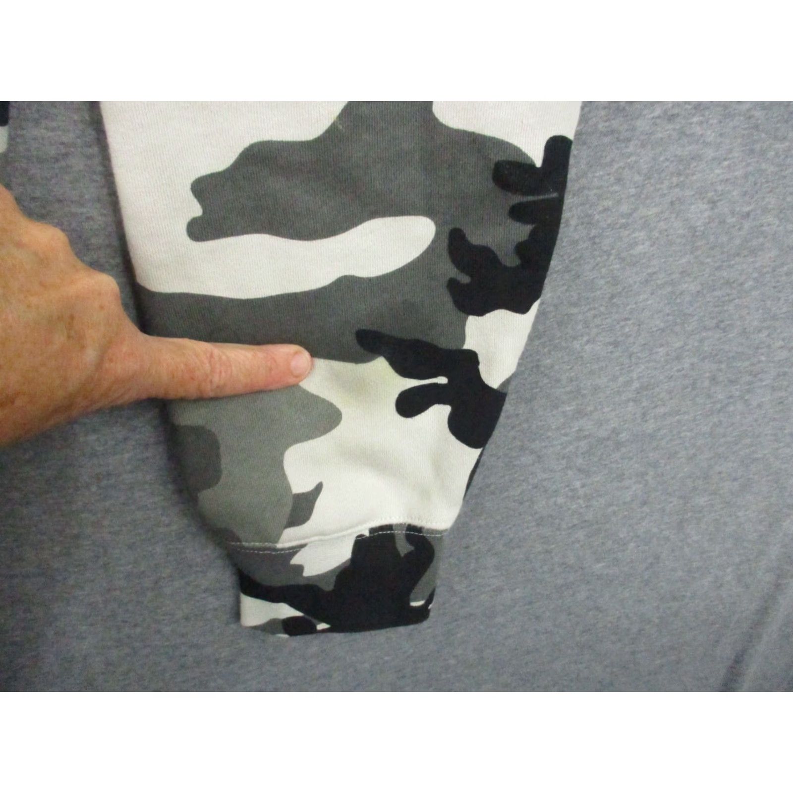 Vintage Independent Trading Company Camo Hoodie Small Pockets Flag Mens Shirt Size US S / EU 44-46 / 1 - 7 Thumbnail