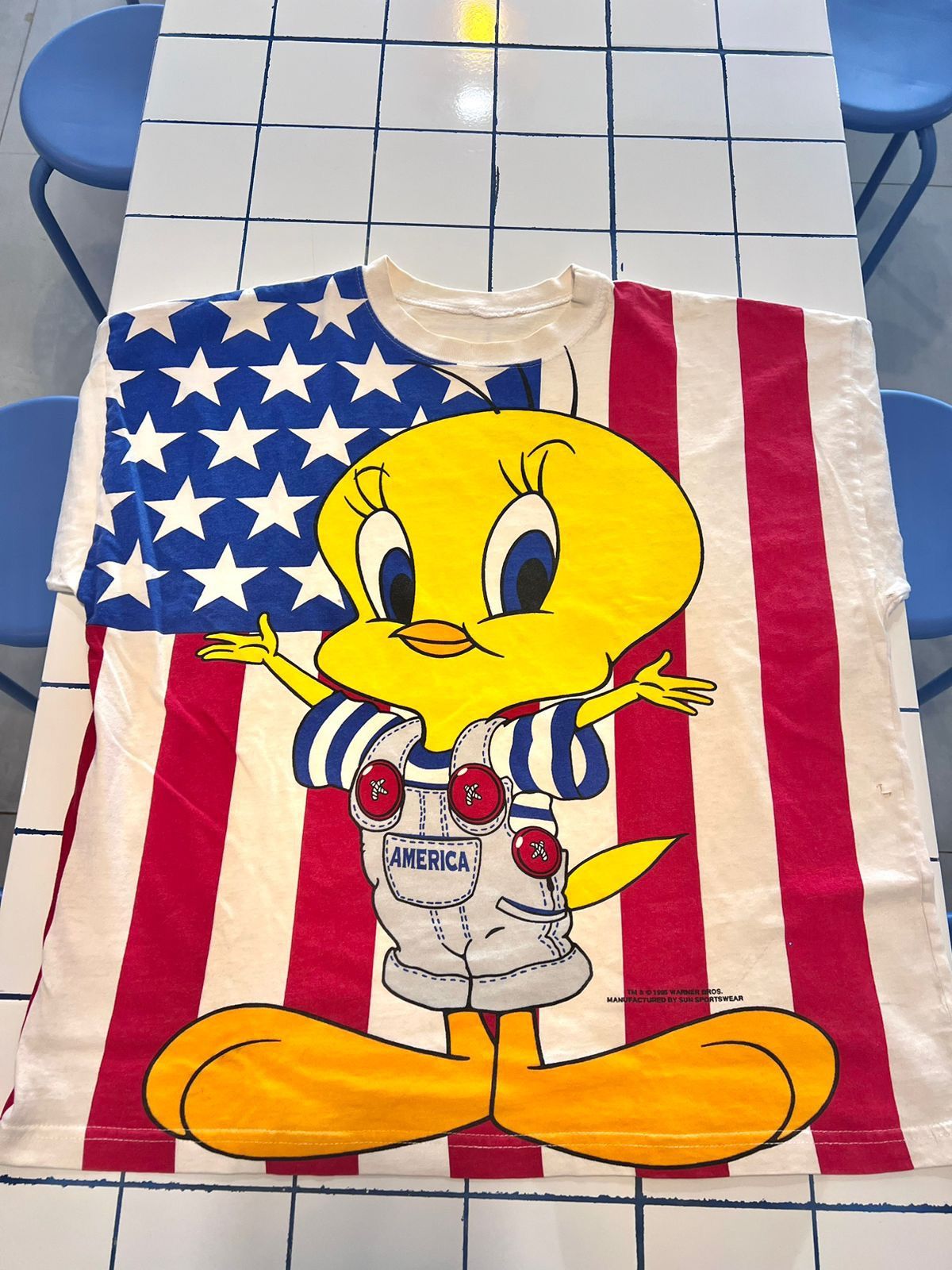 Vintage 🔥RARE🔥90s Tweety AOP looney tunes Size US L / EU 52-54 / 3 - 1 Thumbnail