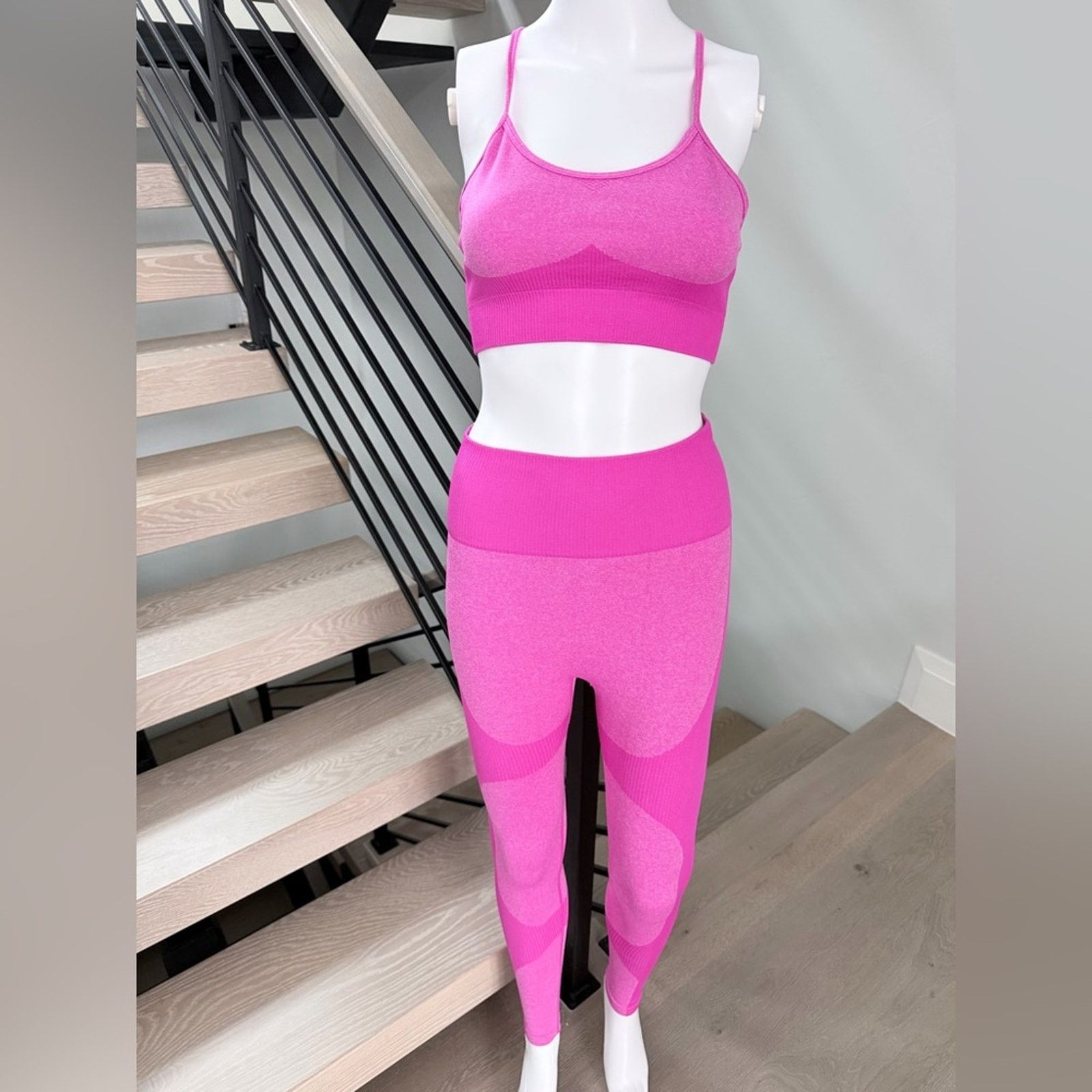 Other Seamless Yoga Pilates Gym Activewear Pink Activewear Set S Size 27" / US 4 / IT 40 - 5 Thumbnail