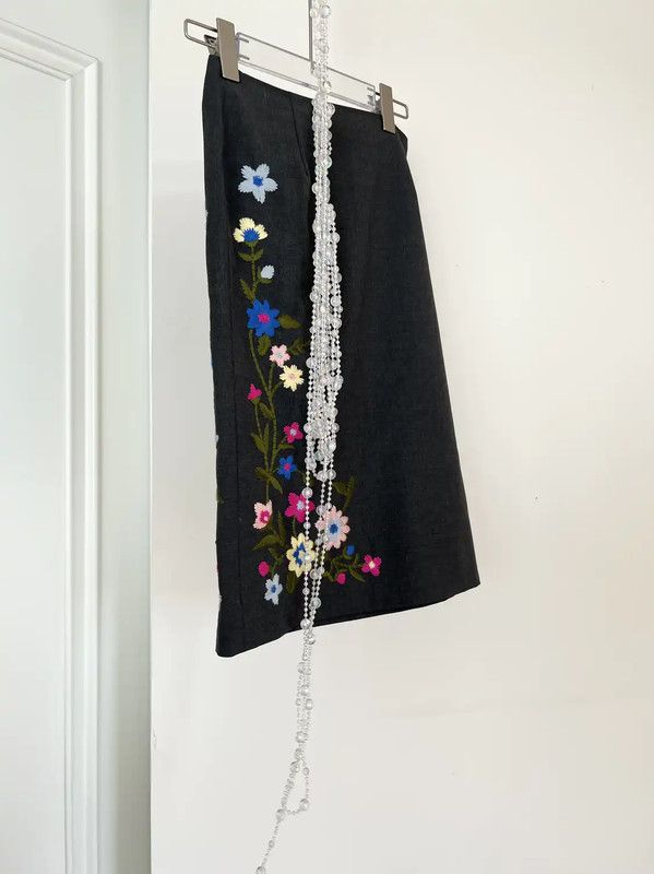 Moschino Moschino Gray Floral Embroidered Skirt 0089 Size 28" / US 6 / IT 42 - 1 Thumbnail