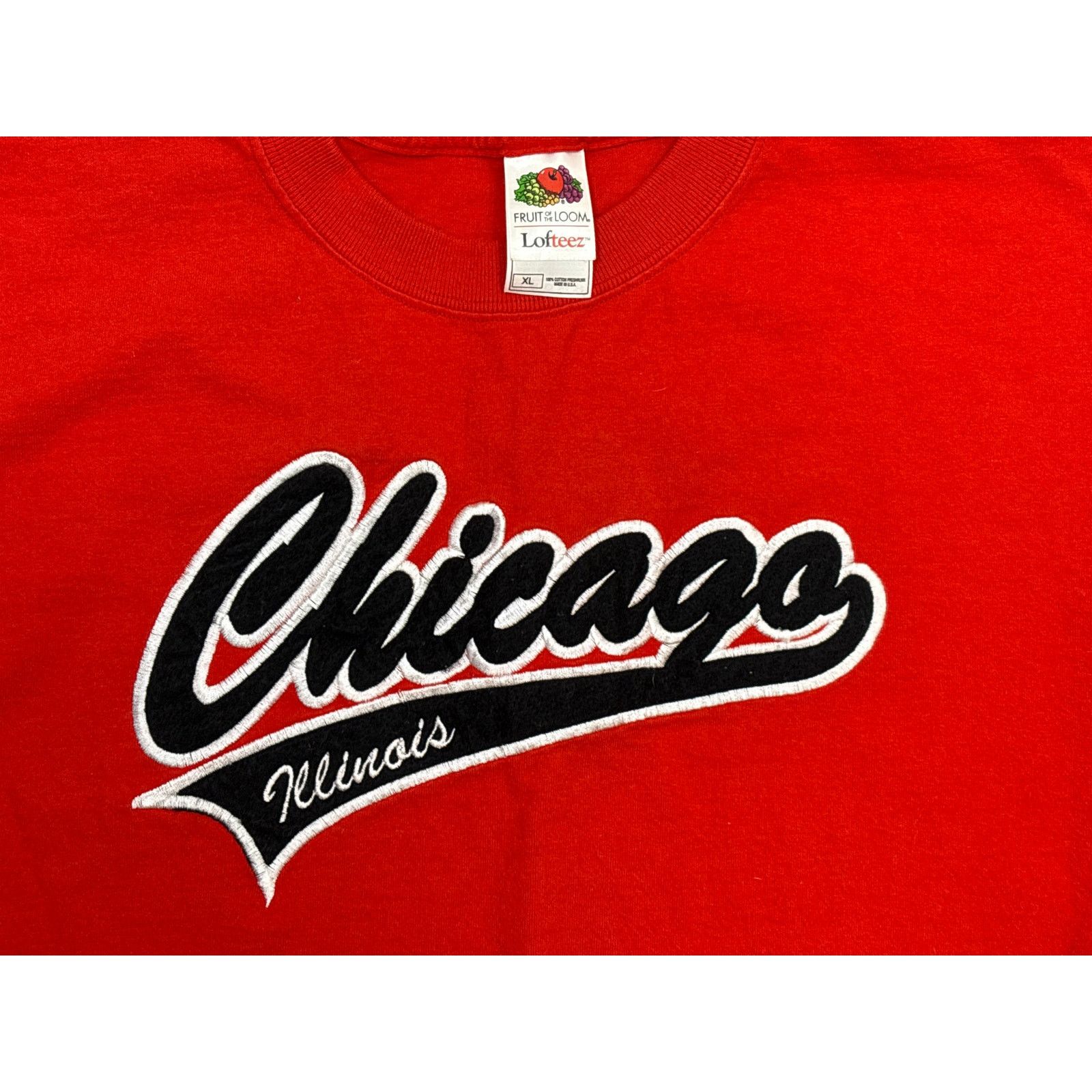 Fruit Of The Loom Vintage 90s Chicago Illinois embroidered XL shirt red Size US XL / EU 56 / 4 - 2 Thumbnail