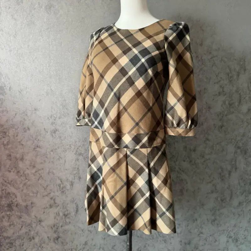 Burberry Burberry Color-Block Wool Short Dress for Women Size S / US 4 / IT 40 - 1 Thumbnail