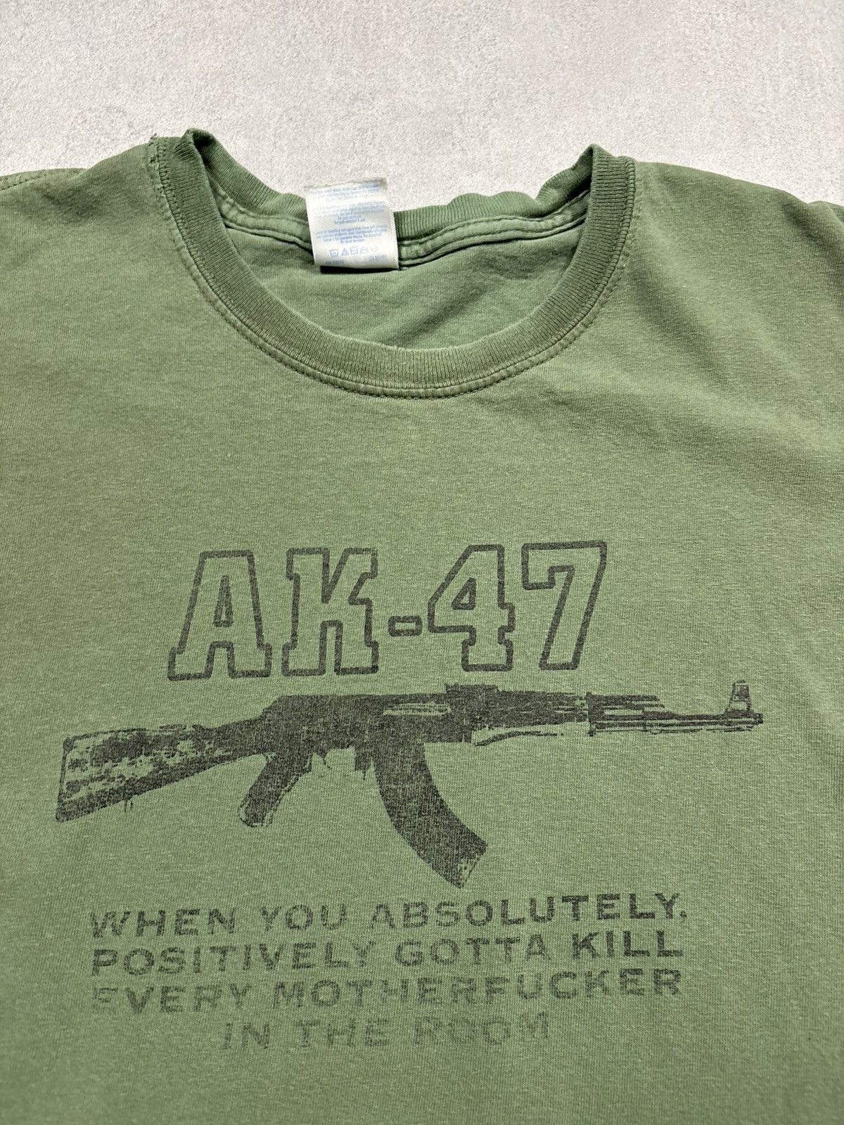 Vintage Vintage AK-47 Graphic T Shirt Military Gun Print Distressed Size US L / EU 52-54 / 3 - 5 Thumbnail