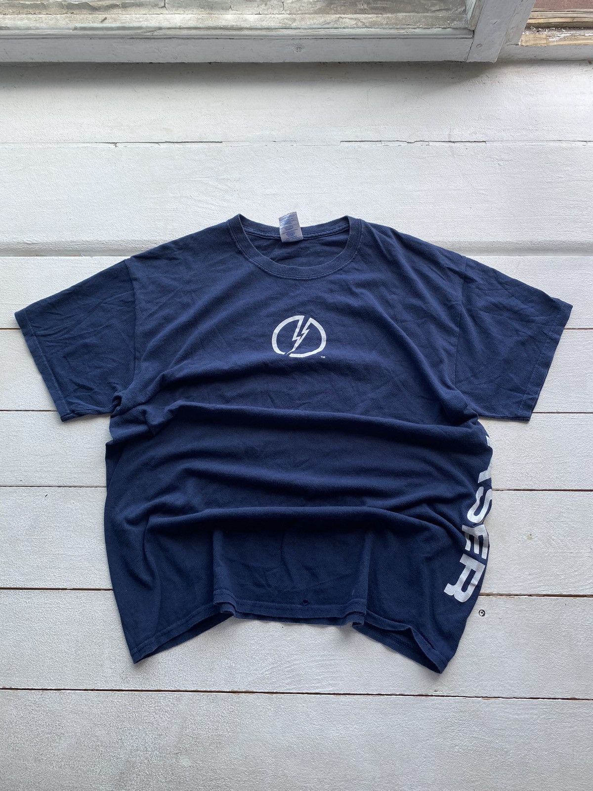 Other 🔥VNTG Taser x2 Axon Electrical Weapon Gun Logo Art Tee Mens Size US L / EU 52-54 / 3 - 7 Thumbnail