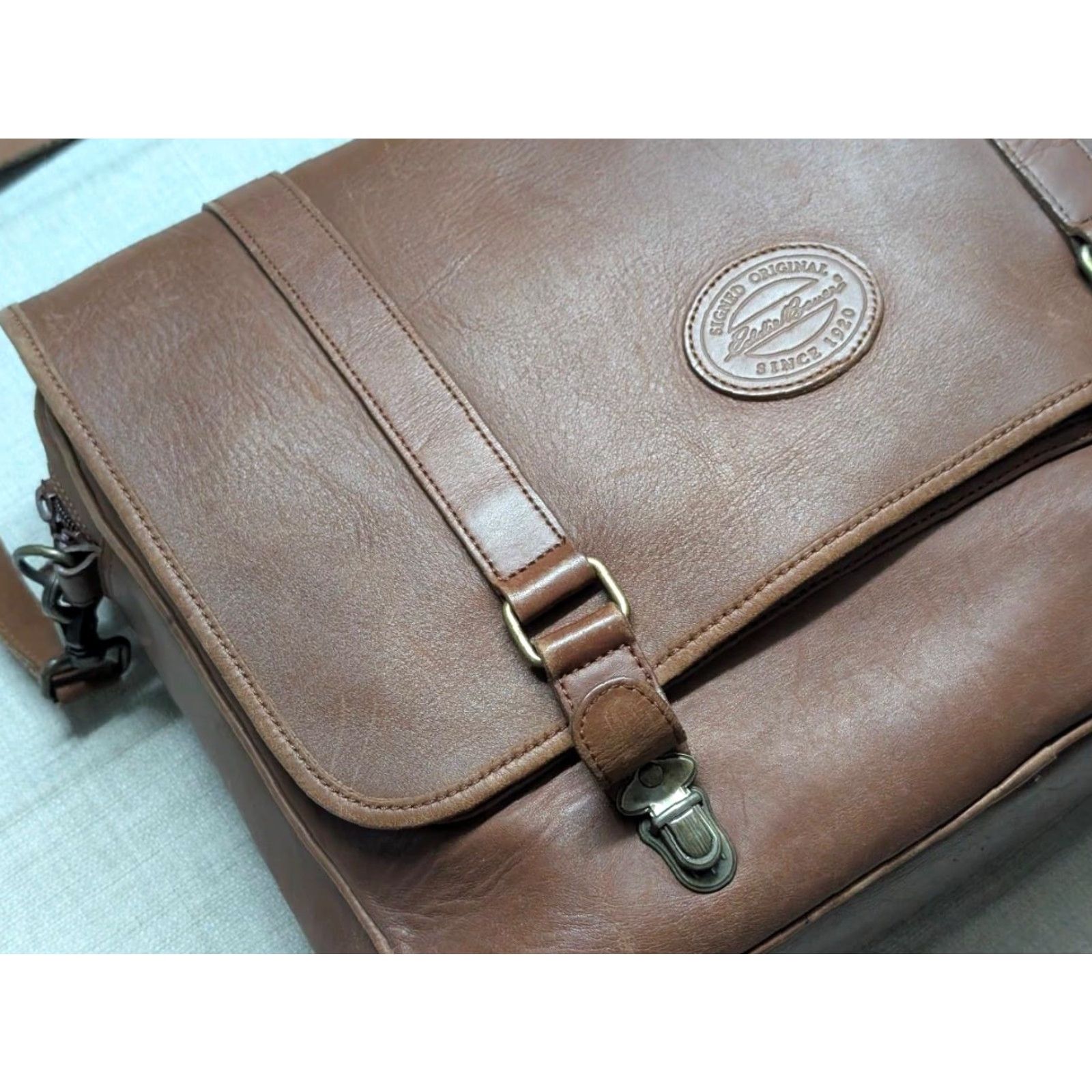 Eddie Bauer VINTAGE Eddie Bauer messenger bag COWHIDE brown leather LAPTOP crossbody 16" large mens bag 16" across 12" tall brown leather mens satchel Size ONE SIZE - 3 Thumbnail