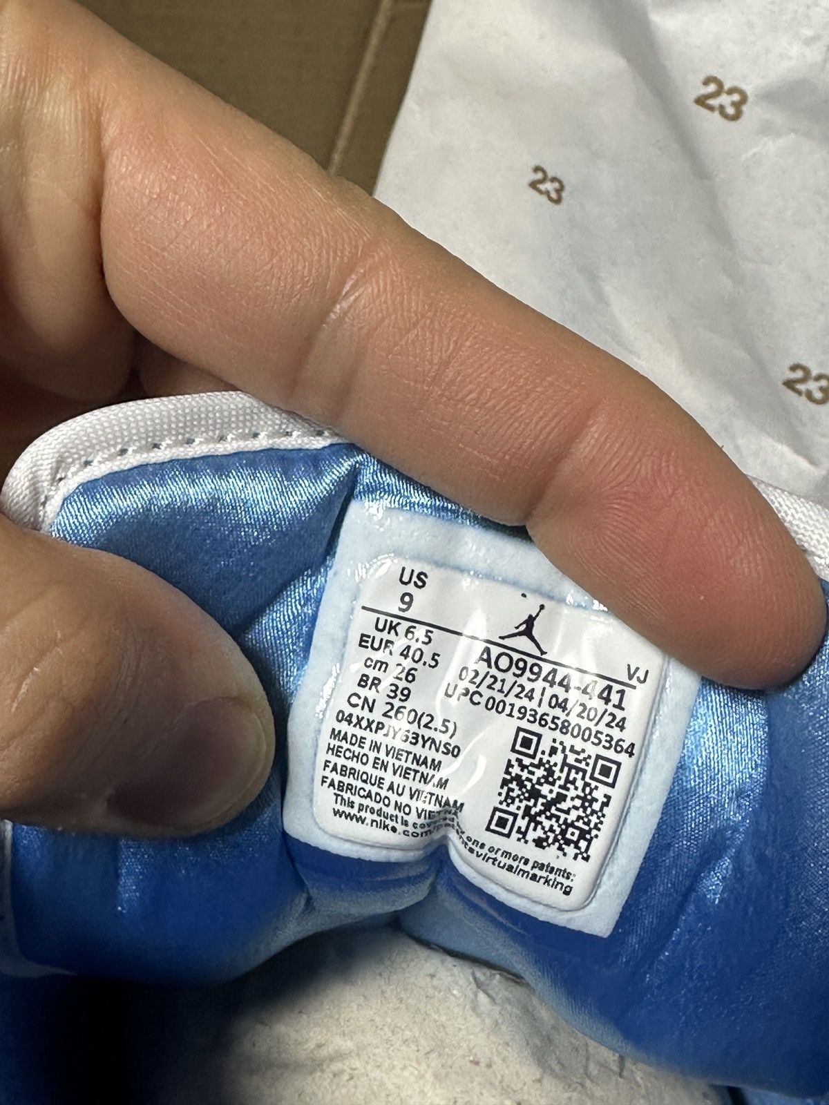 Jordan Brand × Nike *NEW* size 9 US Women JORDAN 1 UNC Low University Blue Size US 9 / IT 39 - 9 Thumbnail