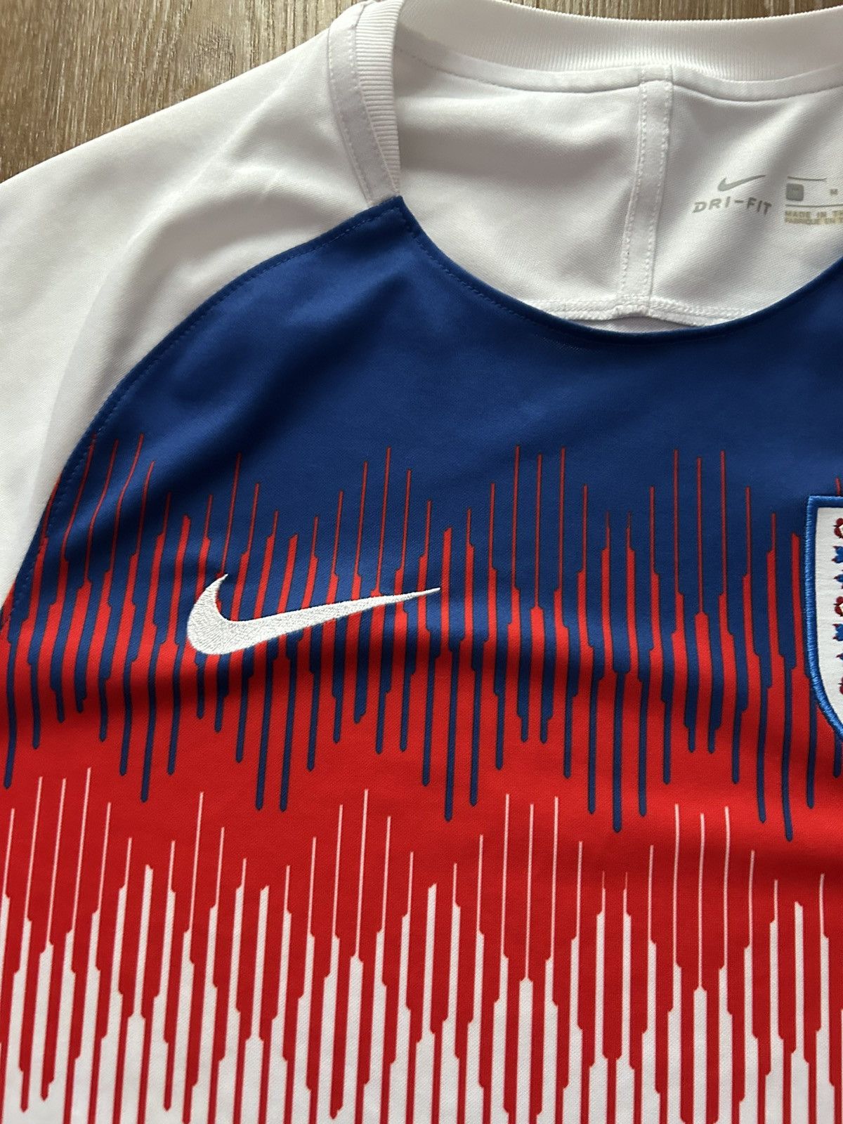 Nike ENGLAND NIKE 2018 WORLD CUP PRE MATCH FOOTBALL JERSEY Size US M / EU 48-50 / 2 - 6 Thumbnail