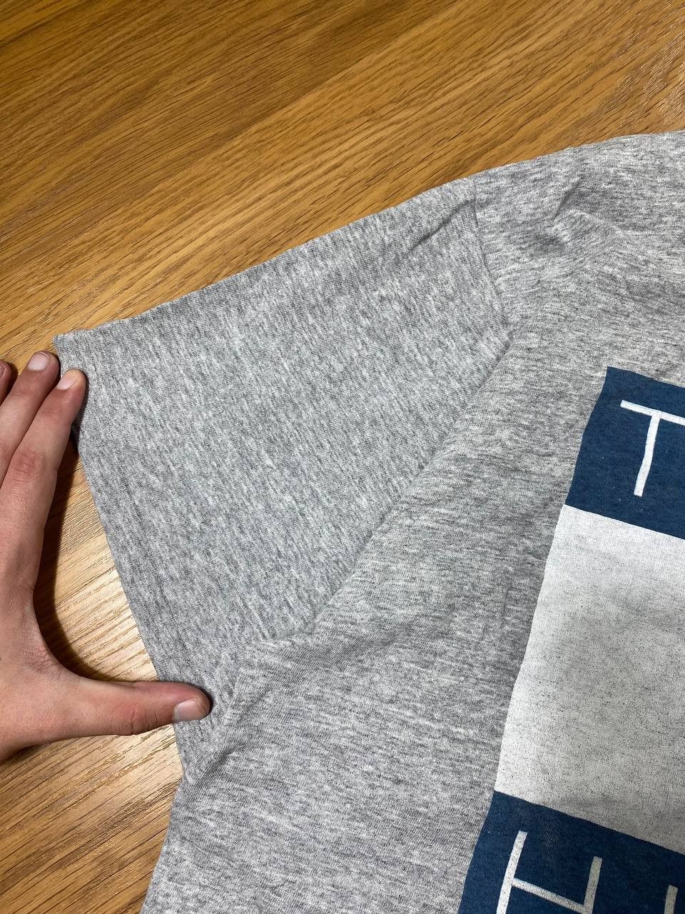 Tommy Hilfiger × Vintage Tommy Hilfiger vintage big logo t-shirt size XL made in USA Size US XL / EU 56 / 4 - 3 Thumbnail