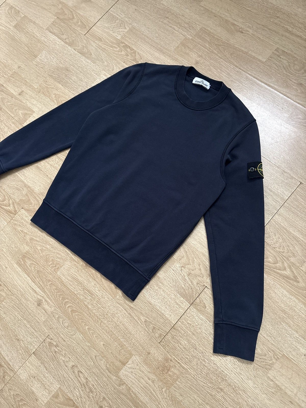 Stone Island Stone Island Compass Badge Sweatshirt Navy Mens Small Size US S / EU 44-46 / 1 - 1 Thumbnail