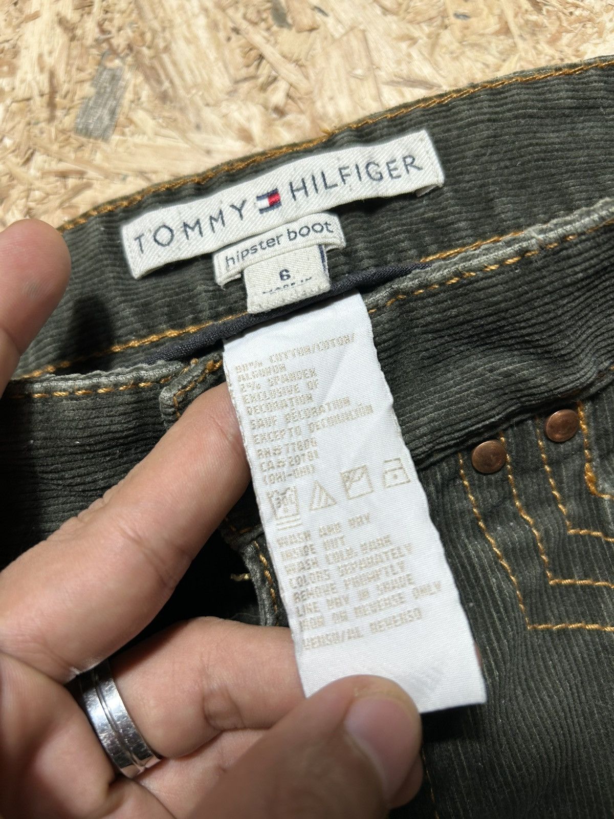 Tommy Hilfiger Tommy Hilfiger Corduroy Flare Jeans Size 31" - 10 Thumbnail