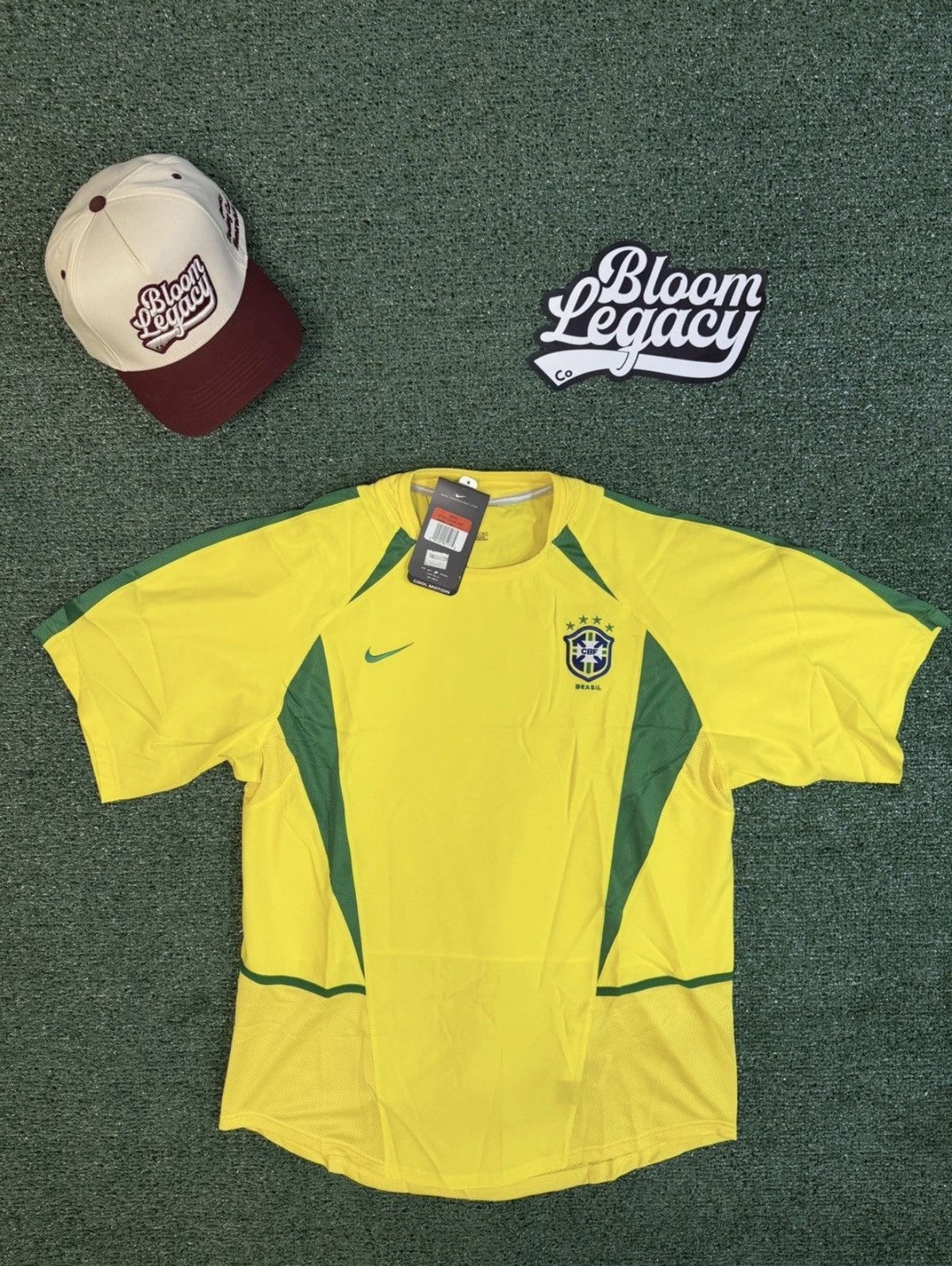 Nike Brazil 2002 Home Shirt - Authentic Nike PLAYER ISSUE - BNWT Size US L / EU 52-54 / 3 - 1 Thumbnail