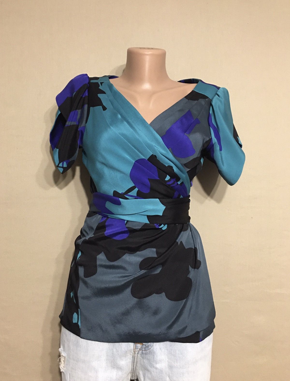 Diane von Furstenberg Diane von Furstenberg Rizerette Floral Print Silk Wrap Top Size S / US 4 / IT 40 - 3 Thumbnail