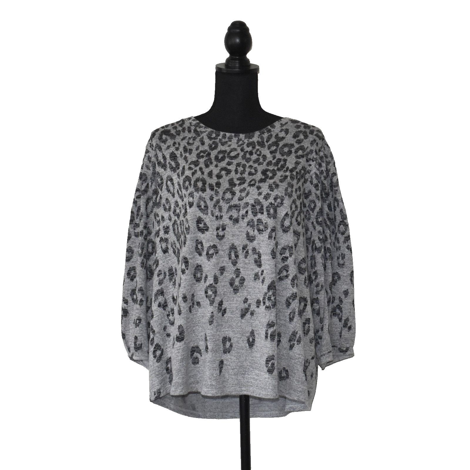 Chicos CHICOS Leopard Printed Soft Knit Scoop Neck Sweater Sz 4/XXL Size XXL / US 16-18 / IT 52-54 - 1 Thumbnail