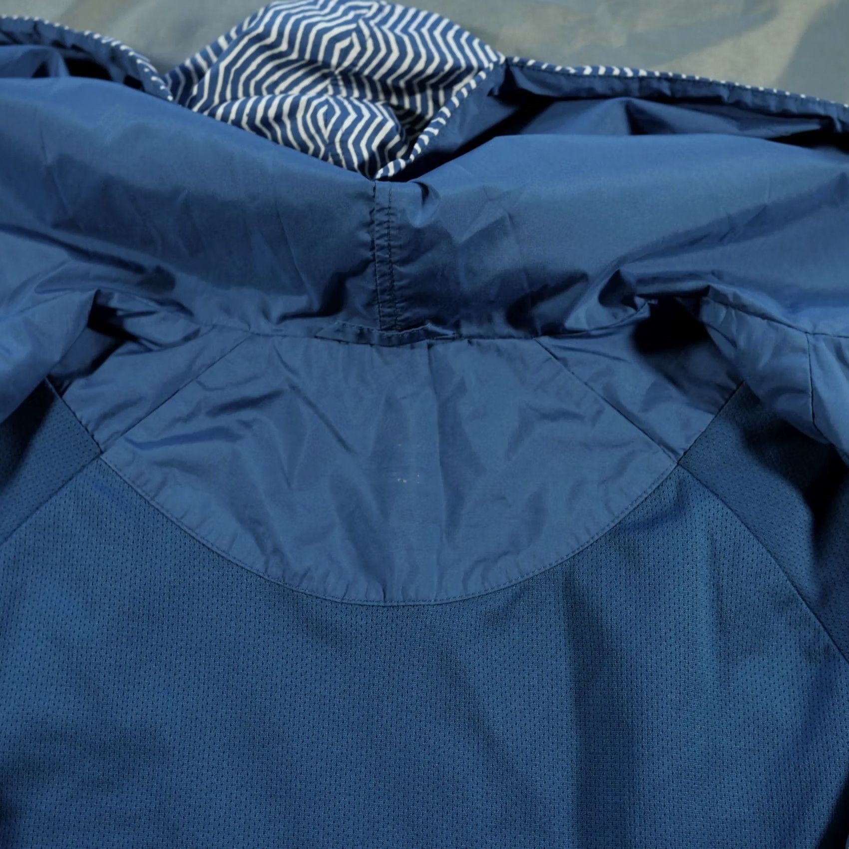 Nike Nike Jacket Mens L Blue White Windbreaker Geometric Hooded Size US L / EU 52-54 / 3 - 5 Thumbnail