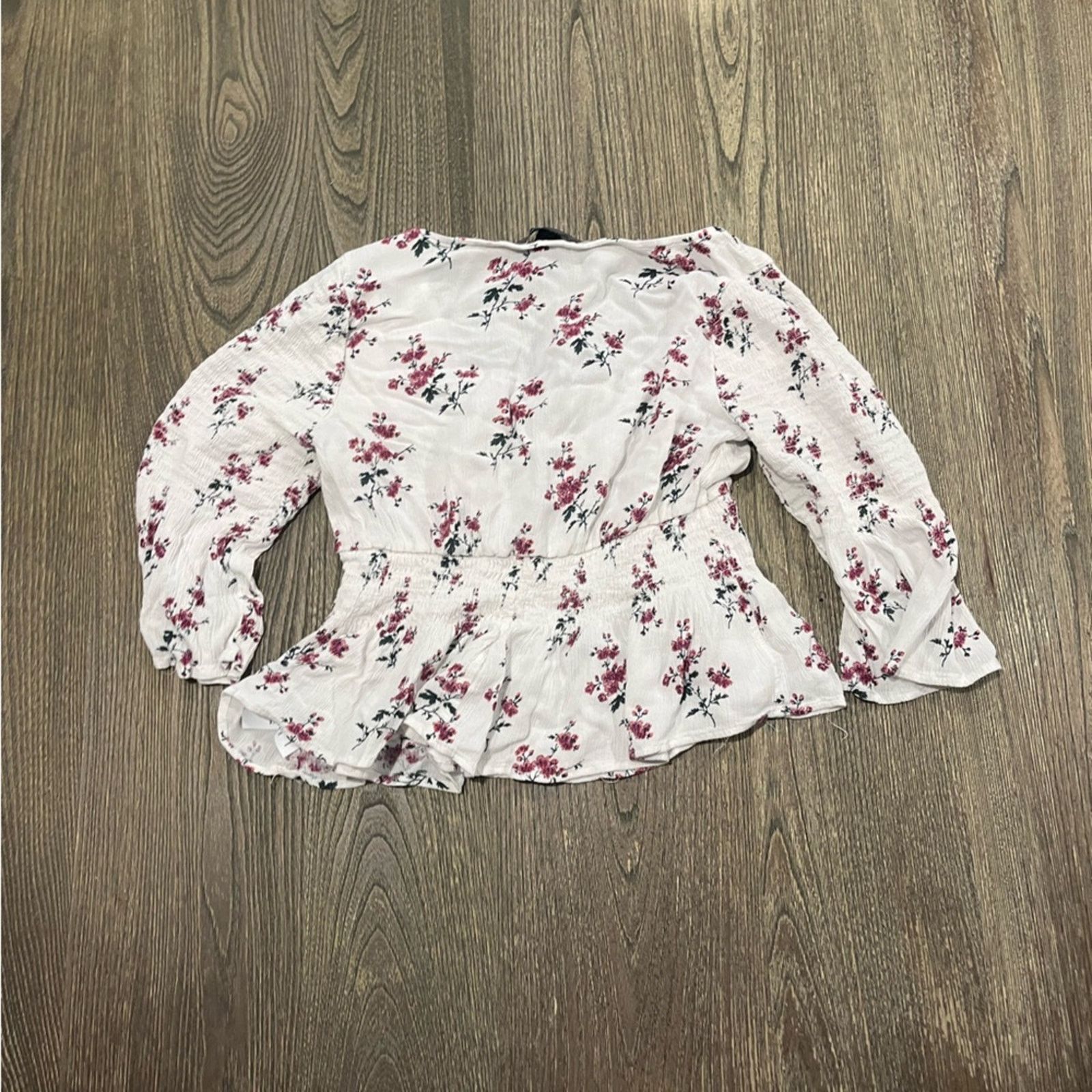 American Eagle Outfitters American Eagle Smocked Tie Scoop Neck 3/4 Sleeve White Size S / US 4 / IT 40 - 4 Thumbnail