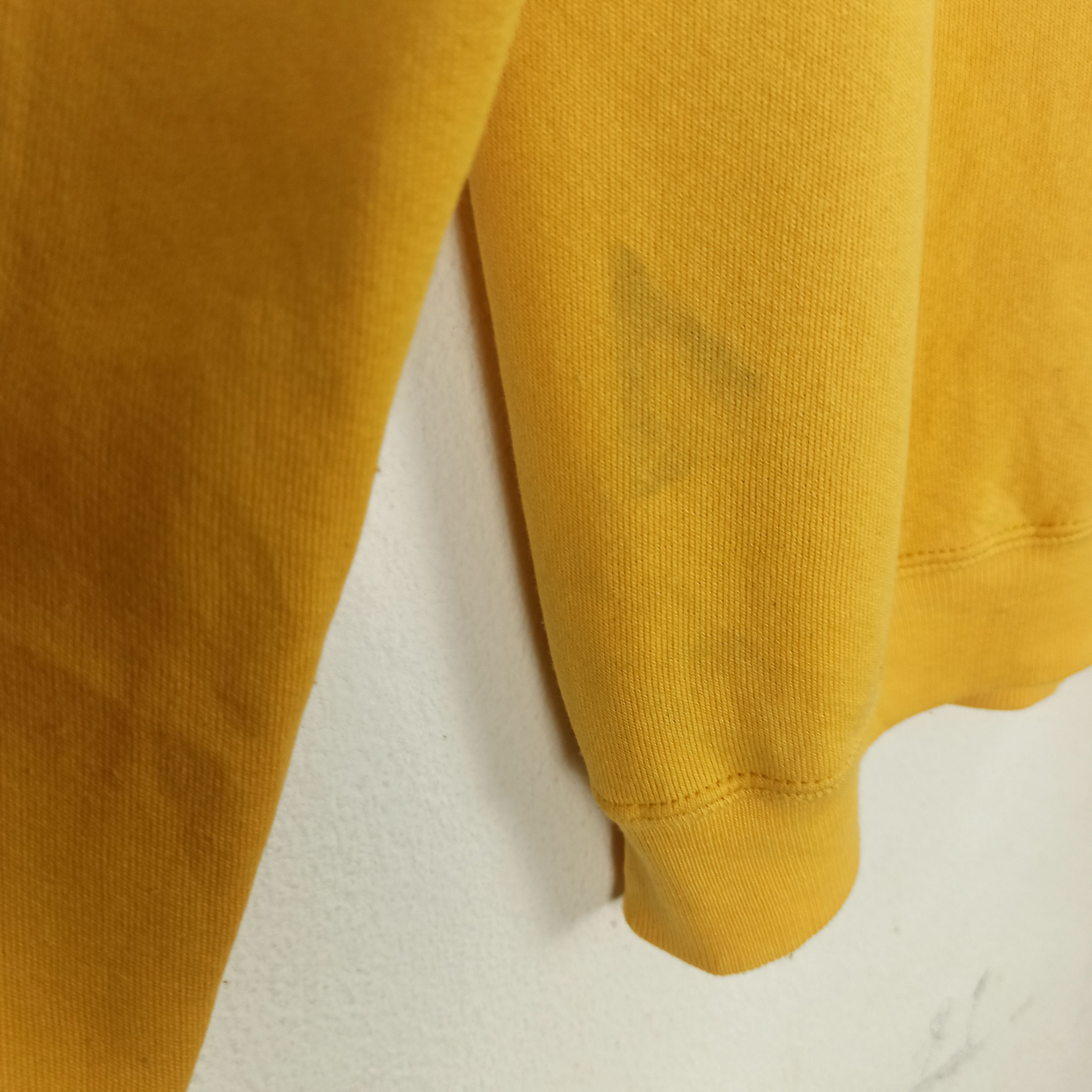 Russell Athletic vintage Distressed Russell Athletic Sweatshirt Size US L / EU 52-54 / 3 - 9 Thumbnail