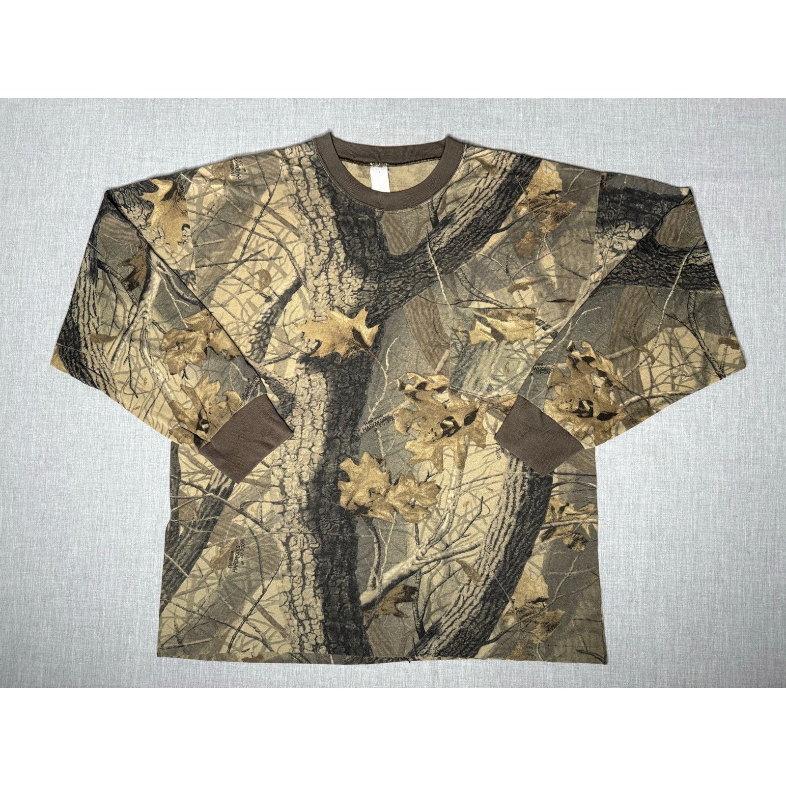 Vintage Vintage Y2K Realtree Camo Long Sleeve Pocket T-shirt Large Size US L / EU 52-54 / 3 - 1 Thumbnail