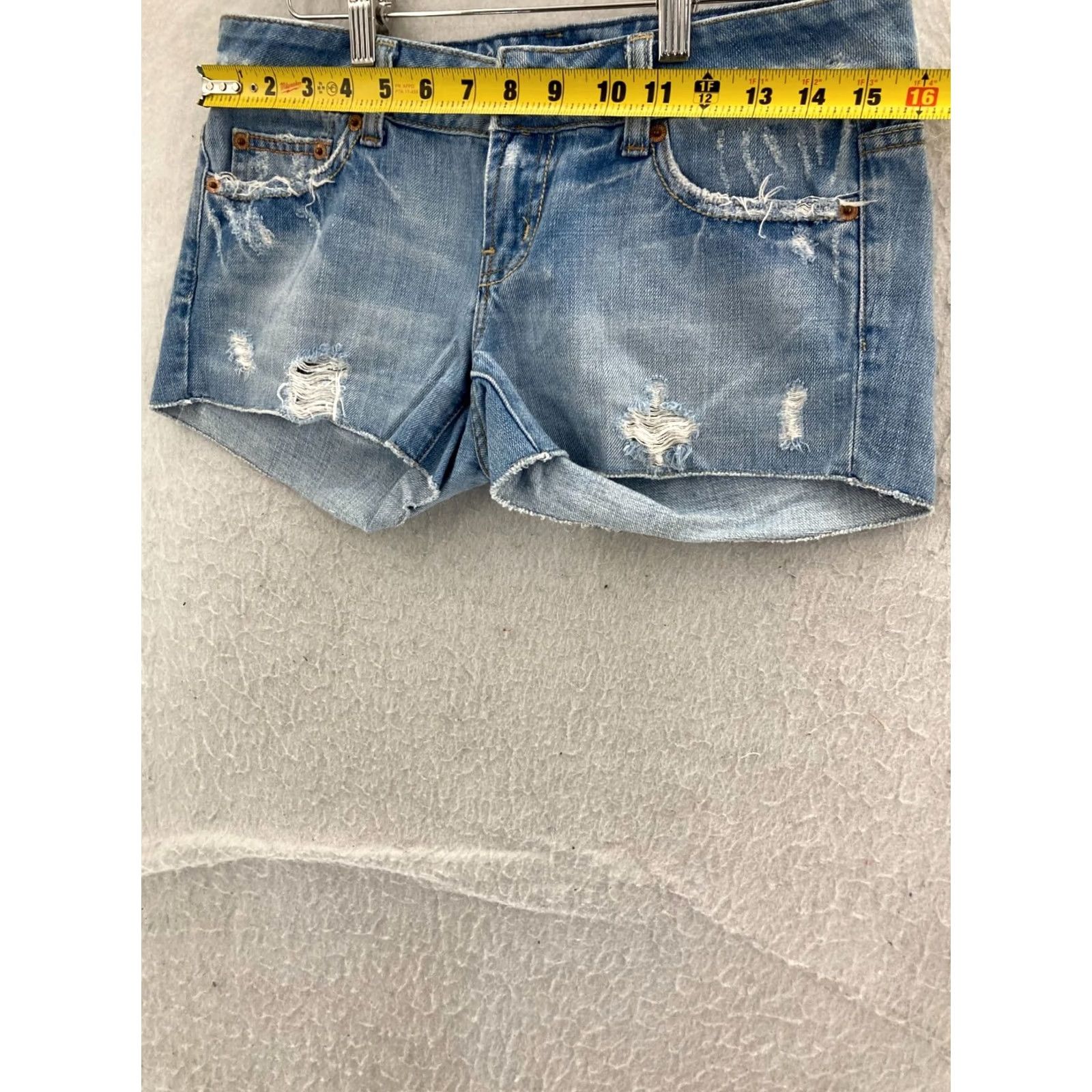 American Eagle Outfitters VINTAGE American Eagle Outfitters Shorts Womens 2 Blue Denim Raw Hem Distressed Size 26" / US 2 / IT 38 - 2 Thumbnail