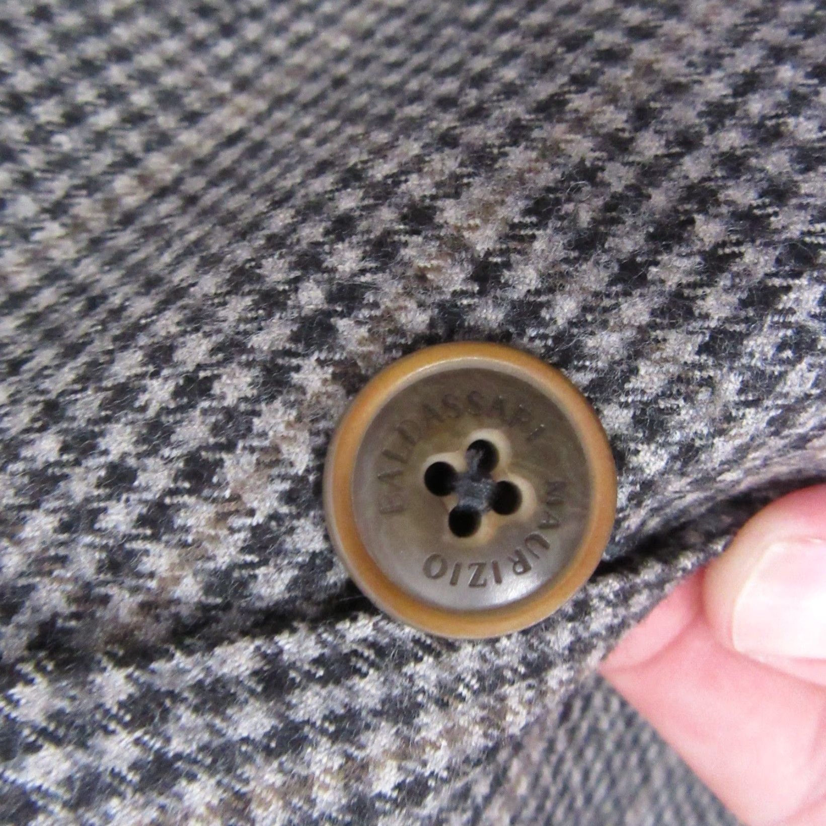 Vintage Maurizio Baldassari Mens Sport Coat Unstructured 40R Gray Slim Wool Check Notch Lapel 2-Button Double-Vented Regular Fit Jacket Coat Gift? Size US XXS / EU 40 - 4 Thumbnail